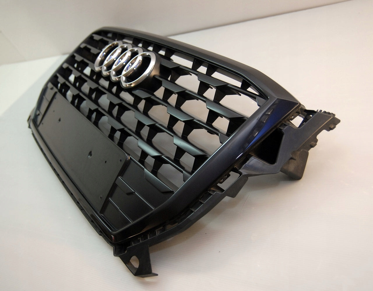 Kühlergrill Audi Q2 81A A8 FRONTGRILL 81A853651Gr Kühlergitter