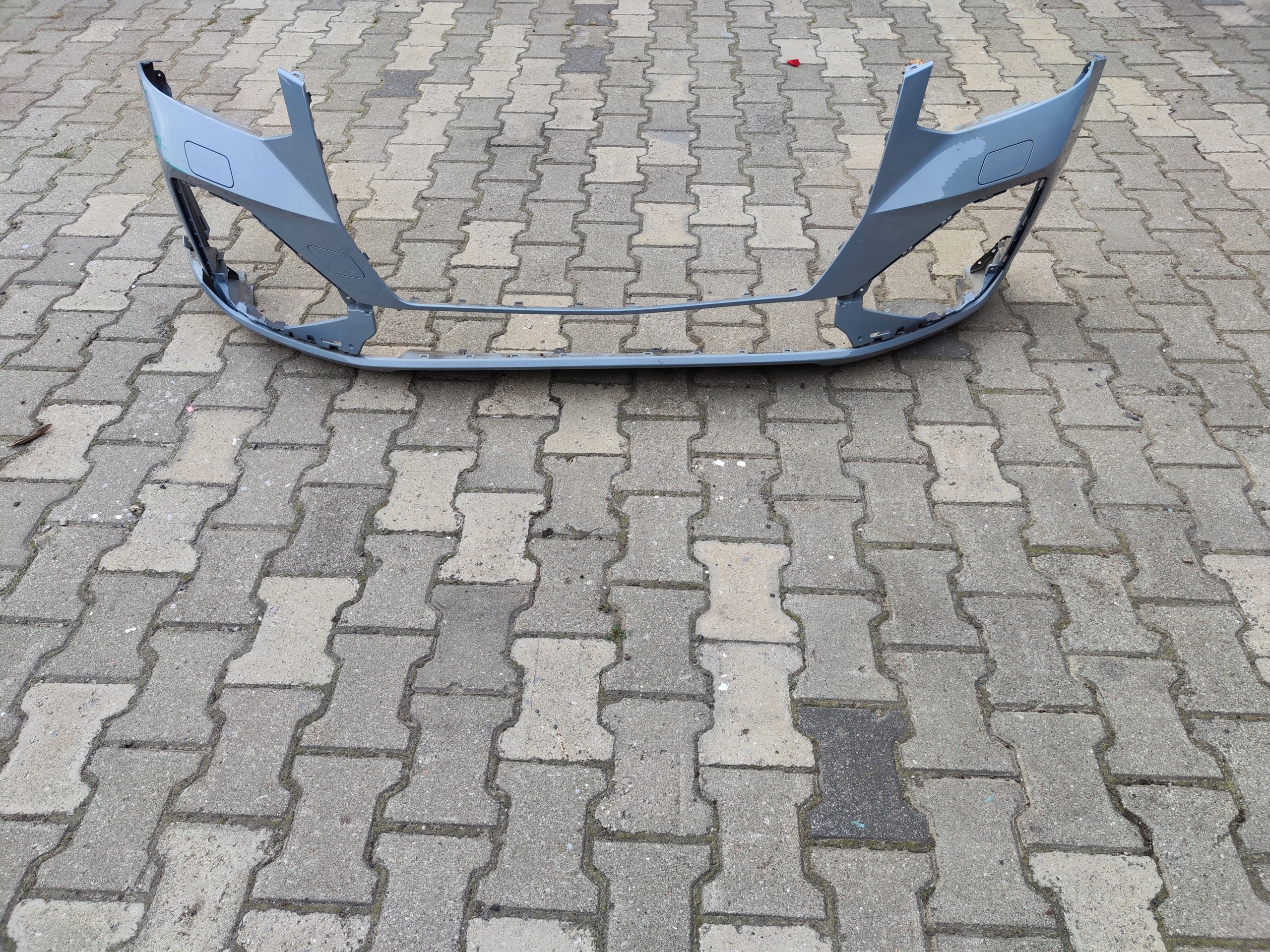 Kühlergrill Audi Q2 A8 FRONTGRILL 81A80743720 Kühlergitter