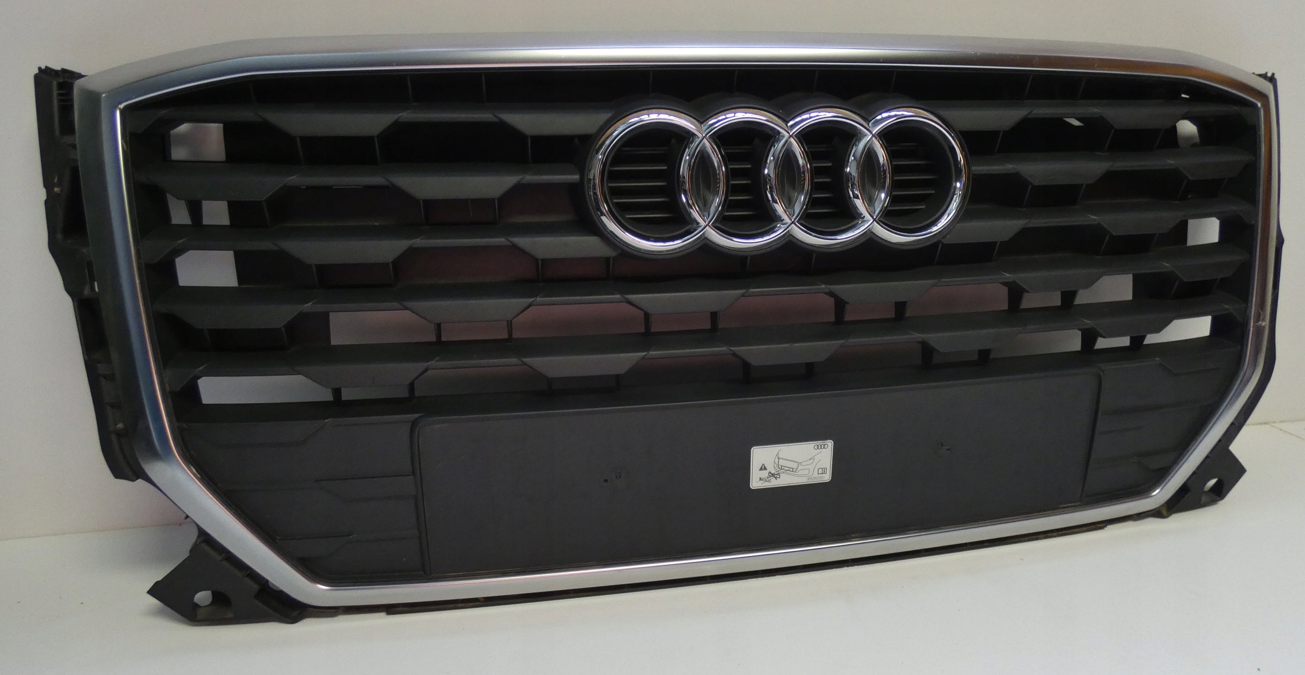 Kühlergrill Audi A8 Q2 FRONTGRILL 81A853651C8 Kühlergitter