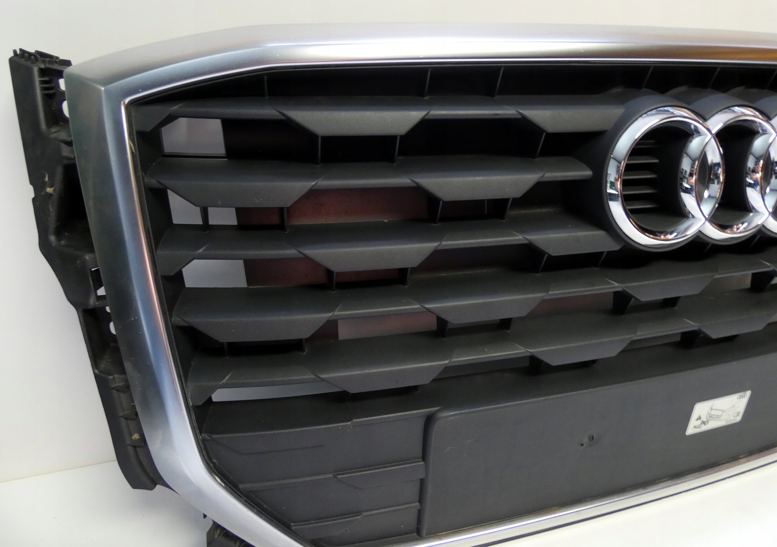 Kühlergrill Audi A8 Q2 FRONTGRILL 81A853651C8 Kühlergitter