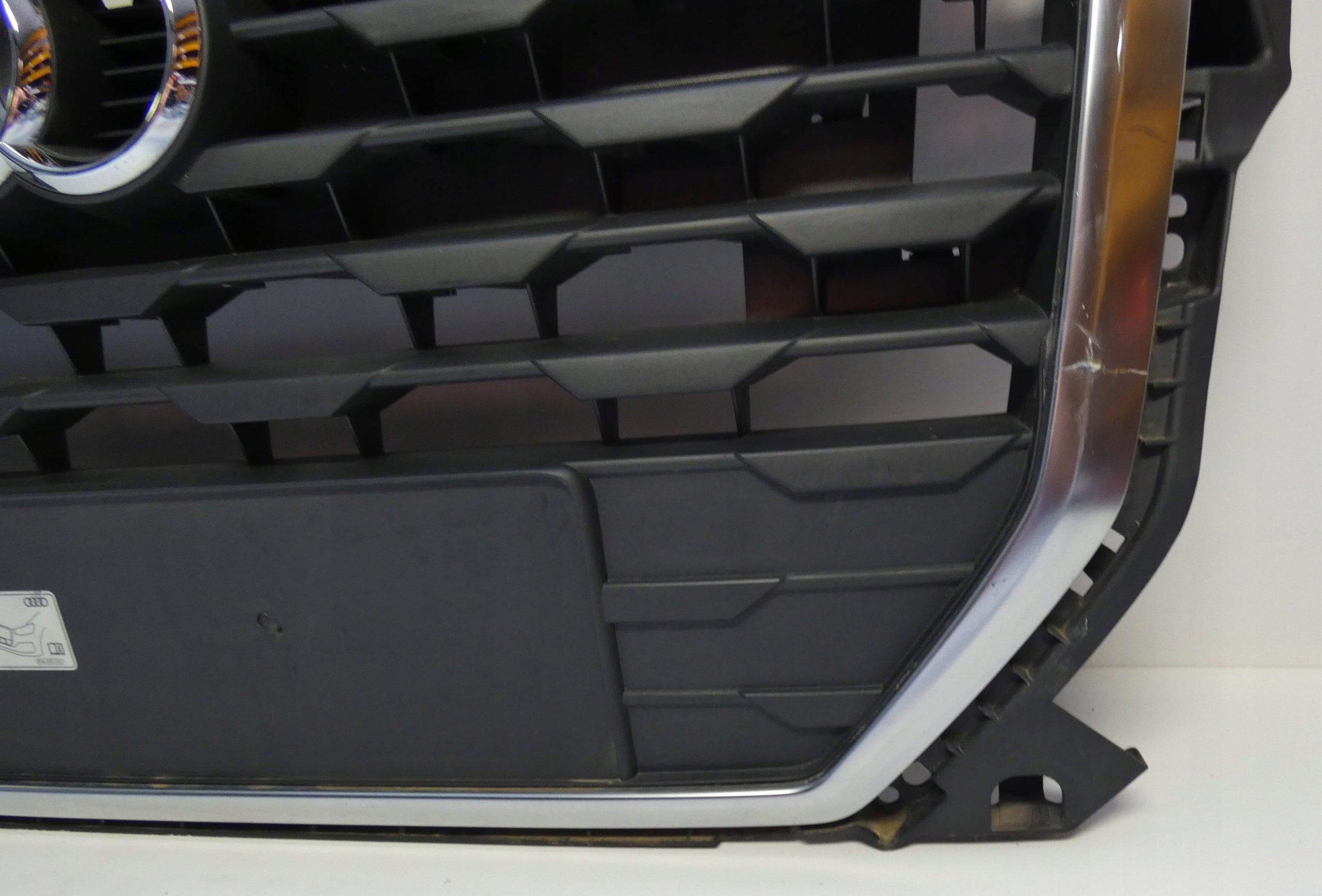 Kühlergrill Audi A8 Q2 FRONTGRILL 81A853651C8 Kühlergitter