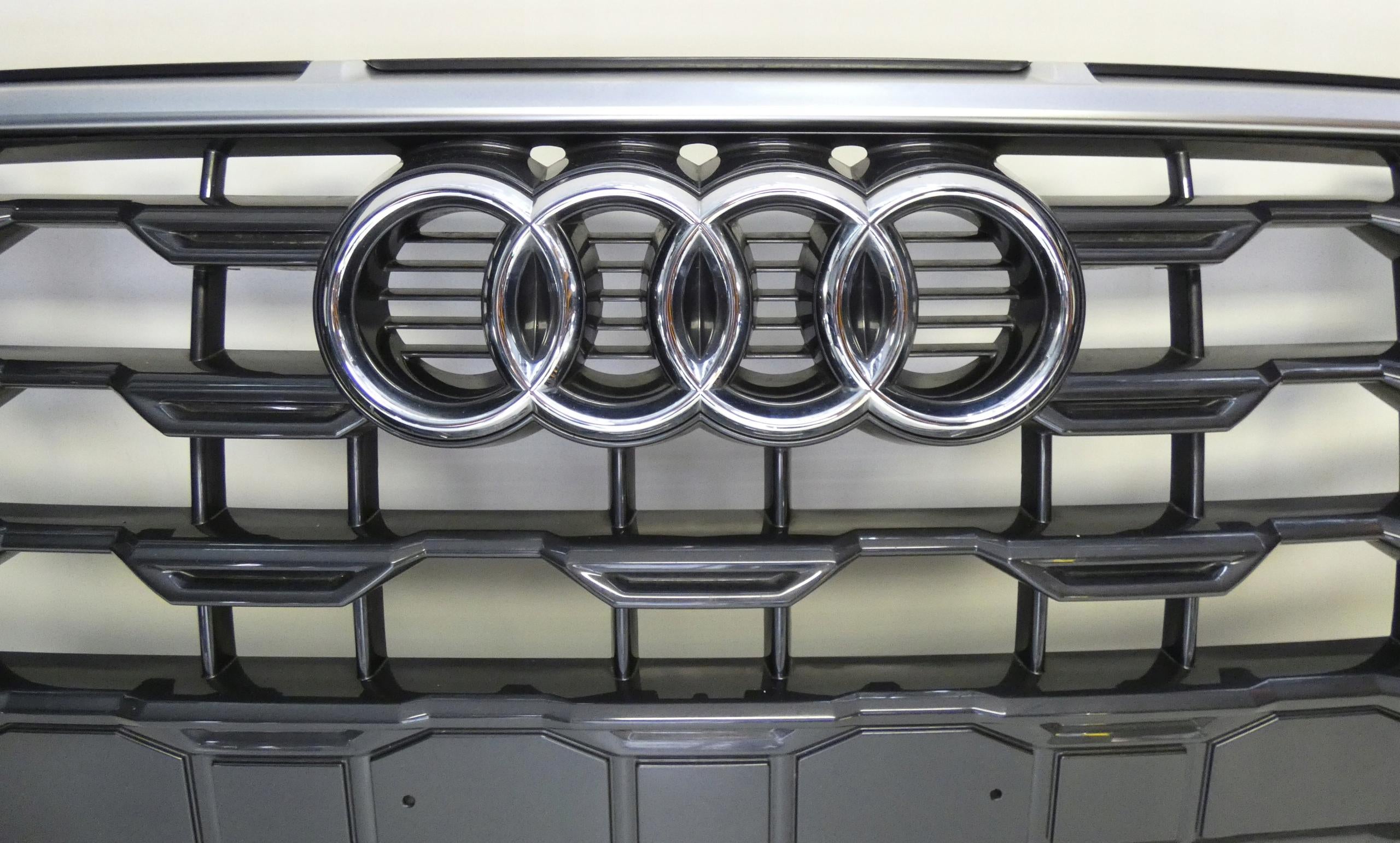 Kühlergrill Audi Q2 81A A8 FRONTGRILL 81A853651H8 Kühlergitter