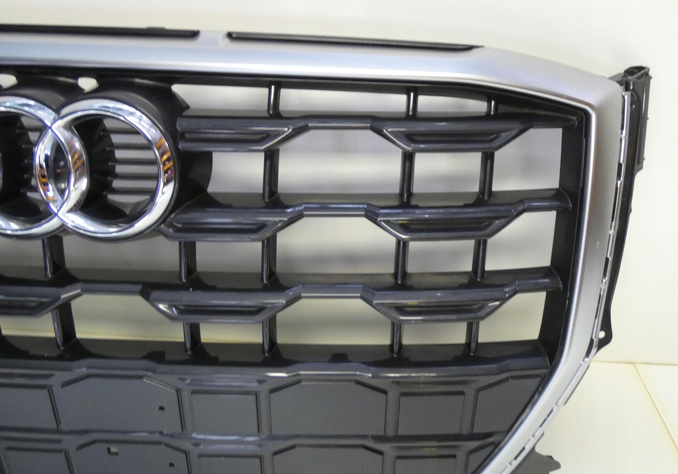 Kühlergrill Audi Q2 81A A8 FRONTGRILL 81A853651H8 Kühlergitter