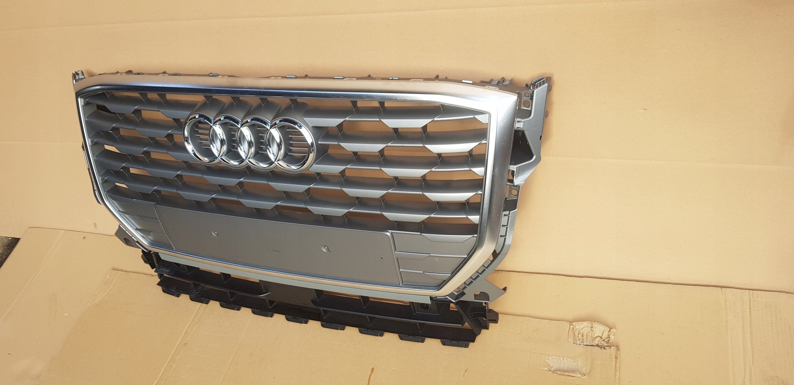 Kühlergrill Audi Q2 81A A8 FRONTGRILL 81A853651Au Kühlergitter