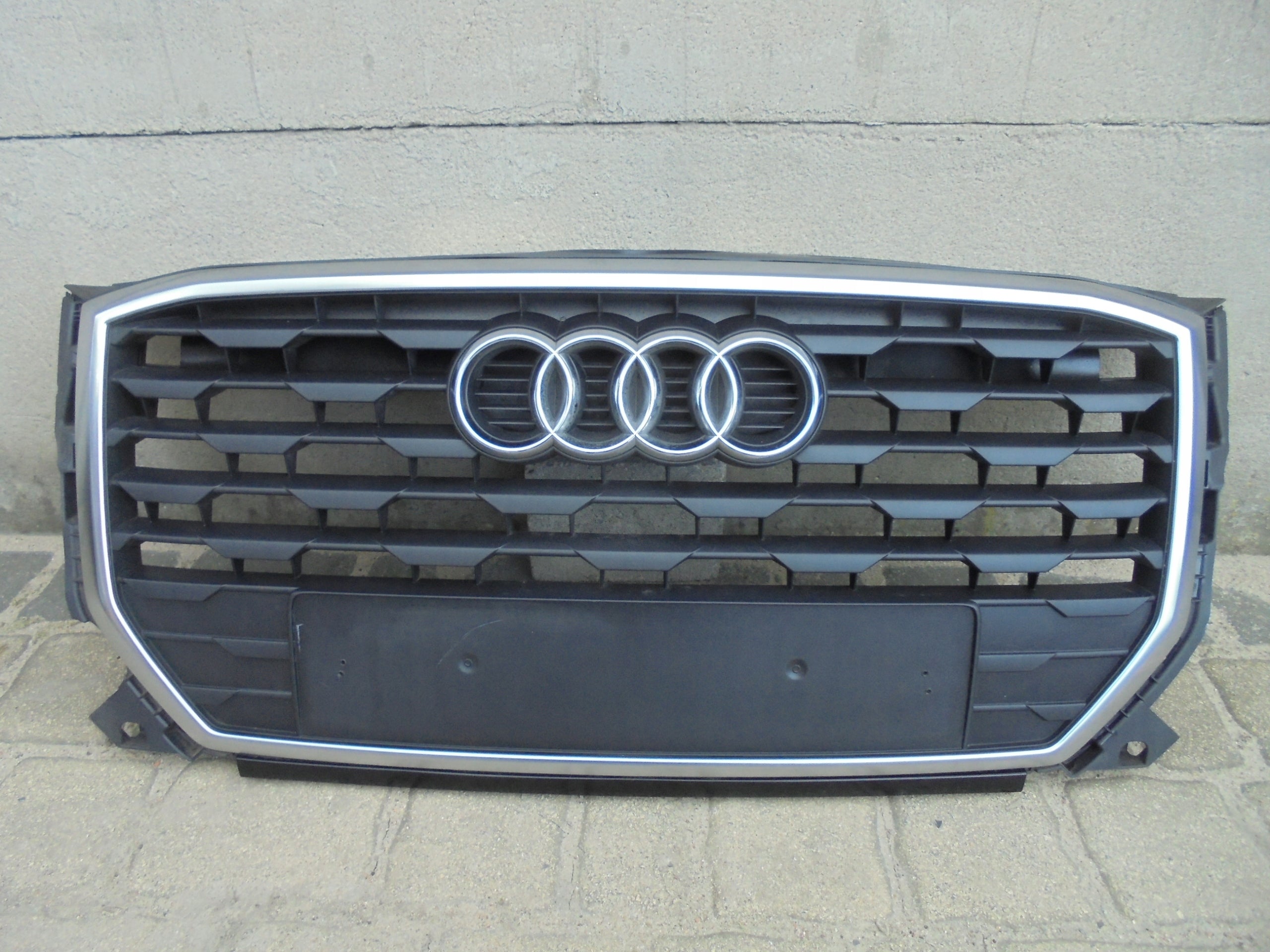 Kühlergrill Audi Q2 81A A8 FRONTGRILL 83A853651A Kühlergitter