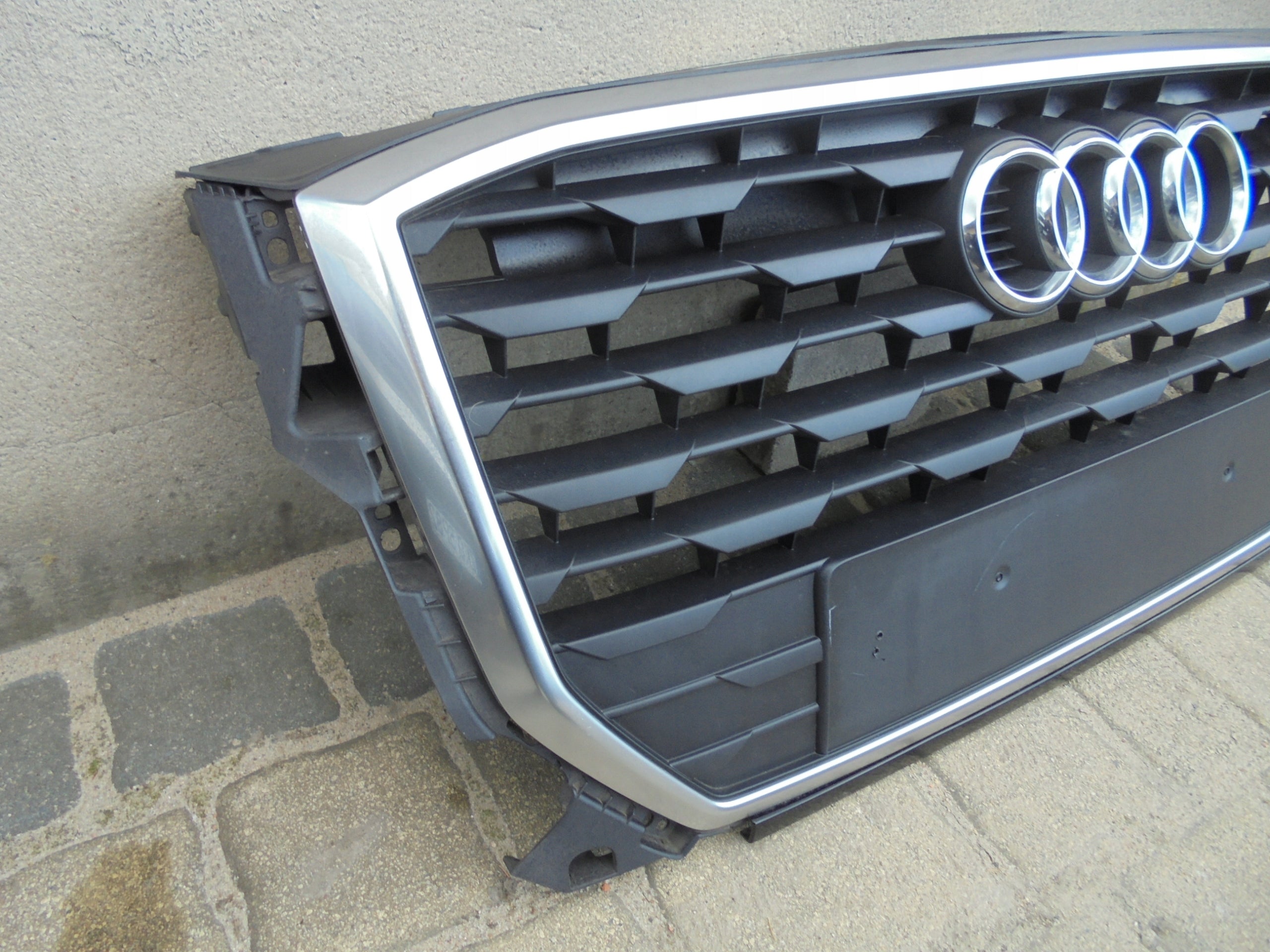 Kühlergrill Audi Q2 81A A8 FRONTGRILL 83A853651A Kühlergitter