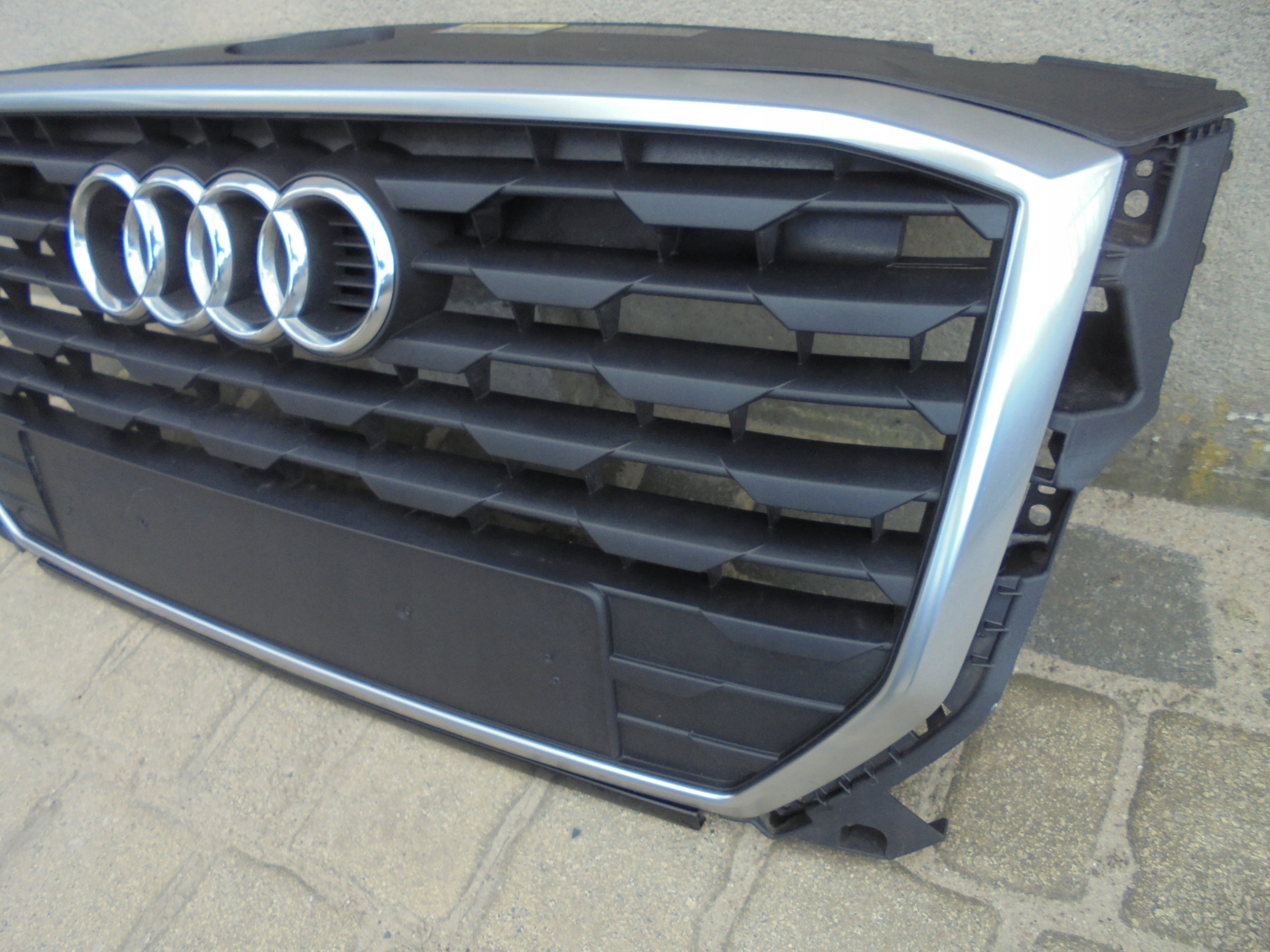 Kühlergrill Audi Q2 81A A8 FRONTGRILL 83A853651A Kühlergitter