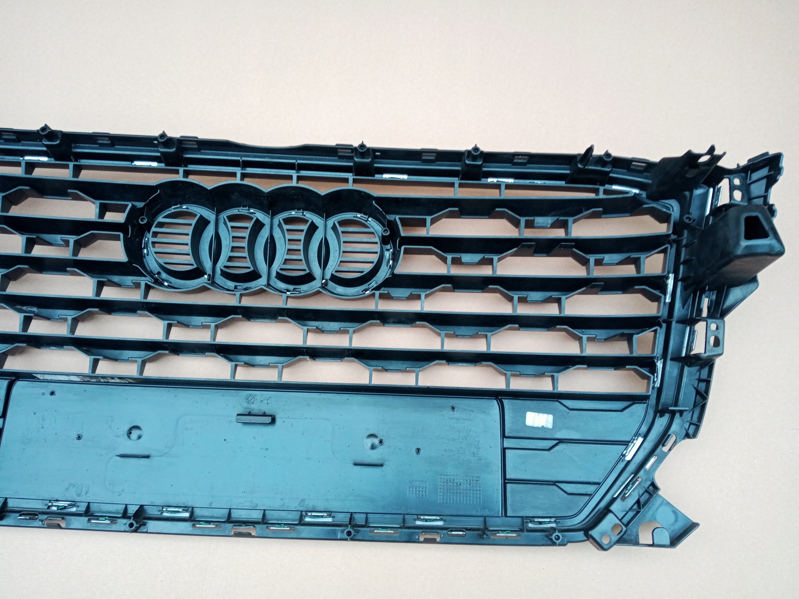 Kühlergrill Audi Q2 81A A8 FRONTGRILL 81A85365120 Kühlergitter