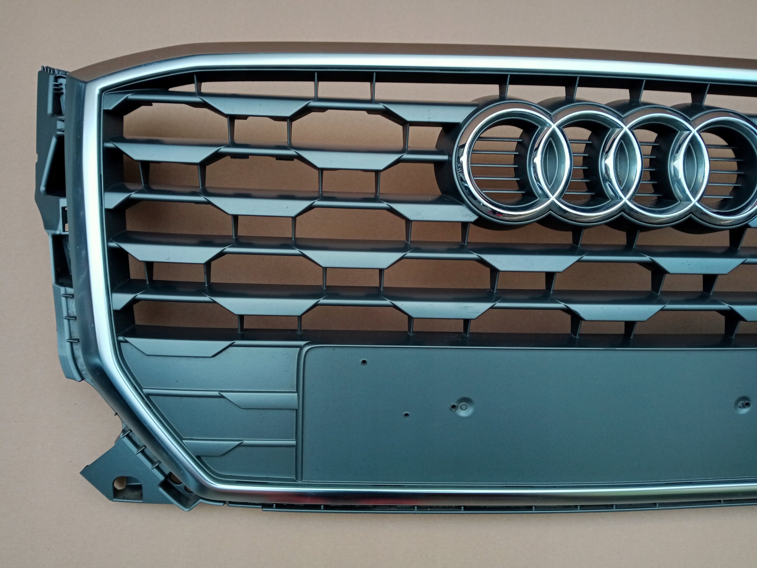 Kühlergrill Audi Q2 81A A8 FRONTGRILL 81A85365120 Kühlergitter