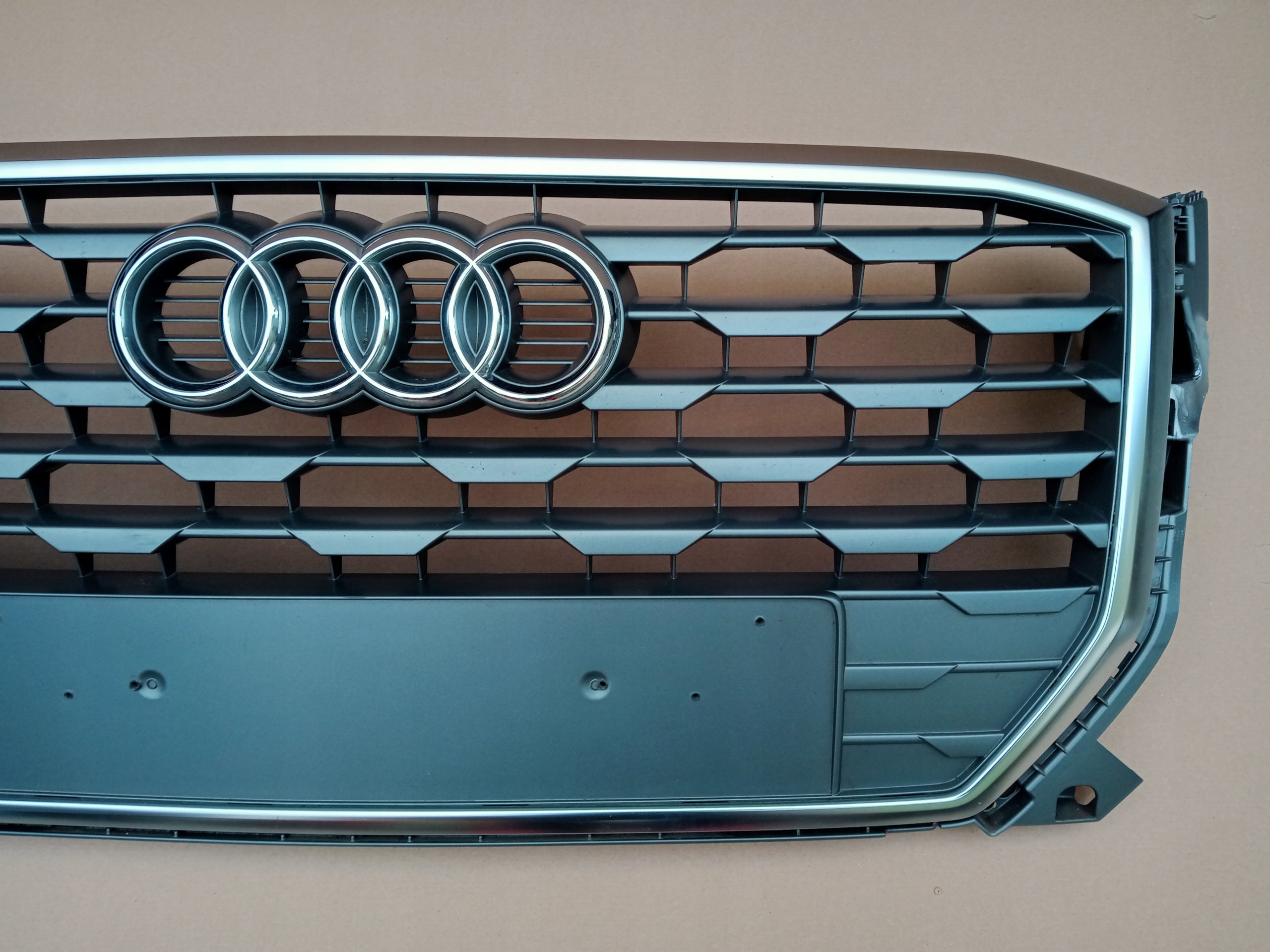 Kühlergrill Audi Q2 81A A8 FRONTGRILL 81A85365120 Kühlergitter