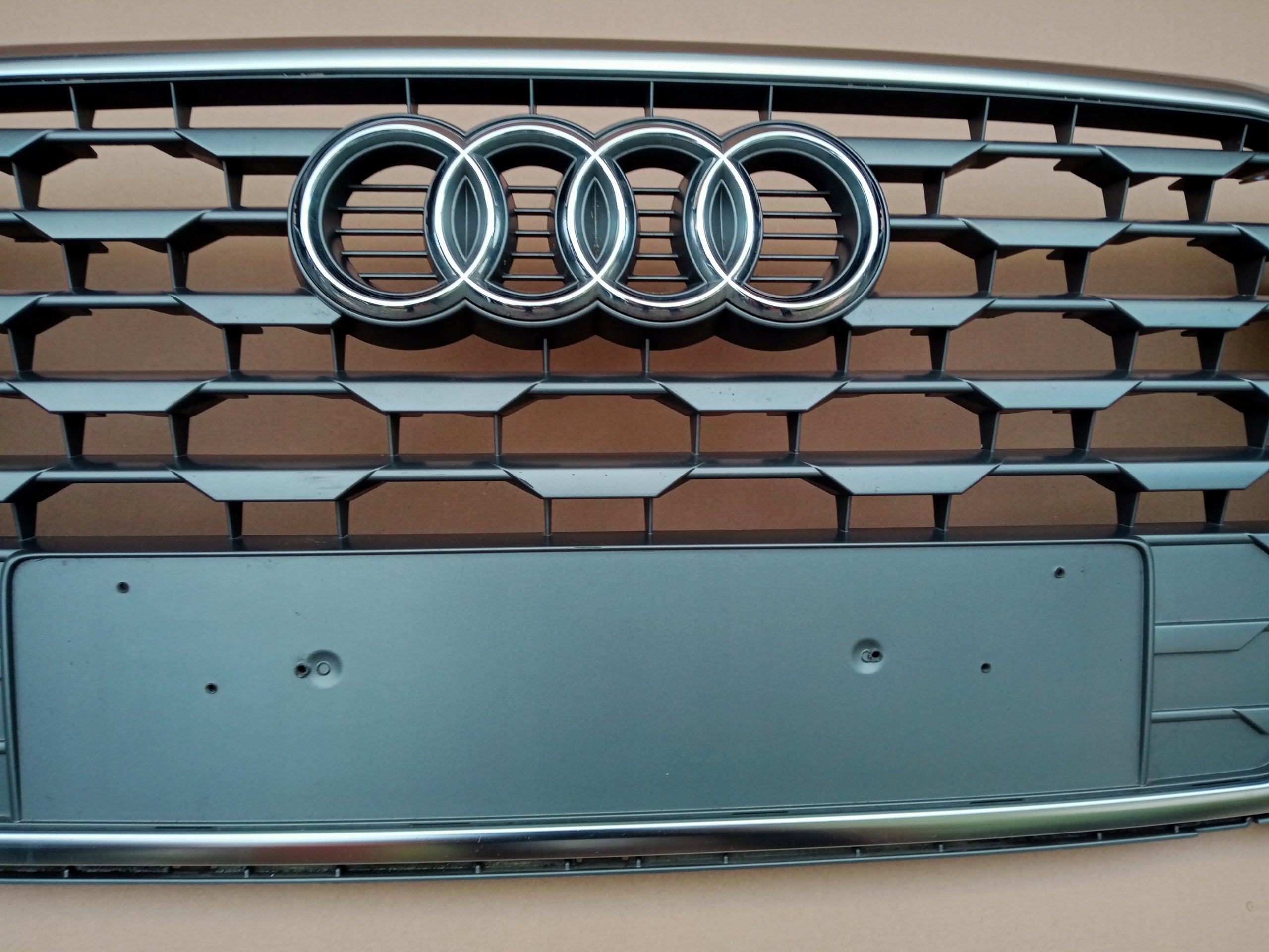 Kühlergrill Audi Q2 81A A8 FRONTGRILL 81A85365120 Kühlergitter