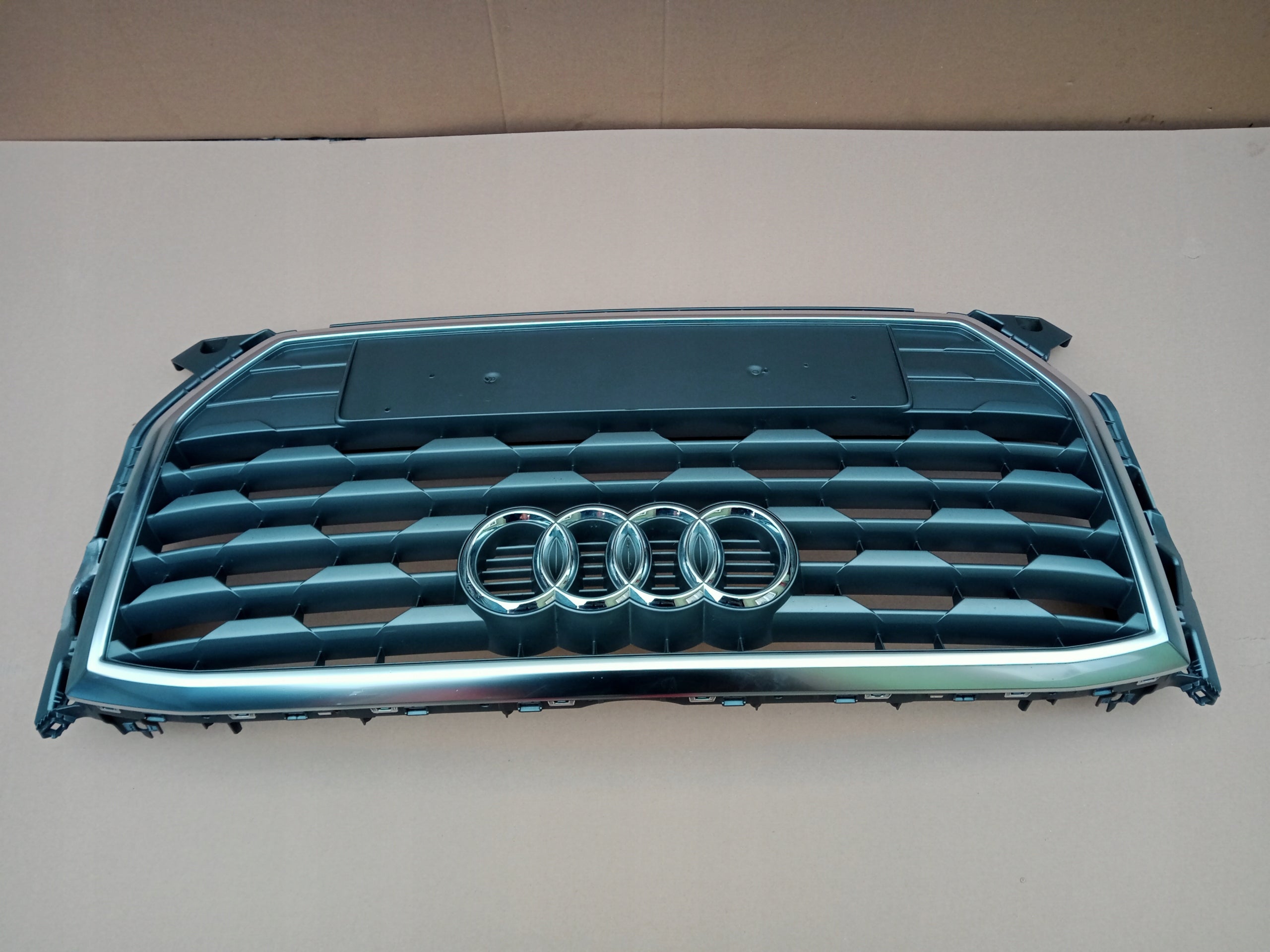 Kühlergrill Audi Q2 81A A8 FRONTGRILL 81A85365120 Kühlergitter