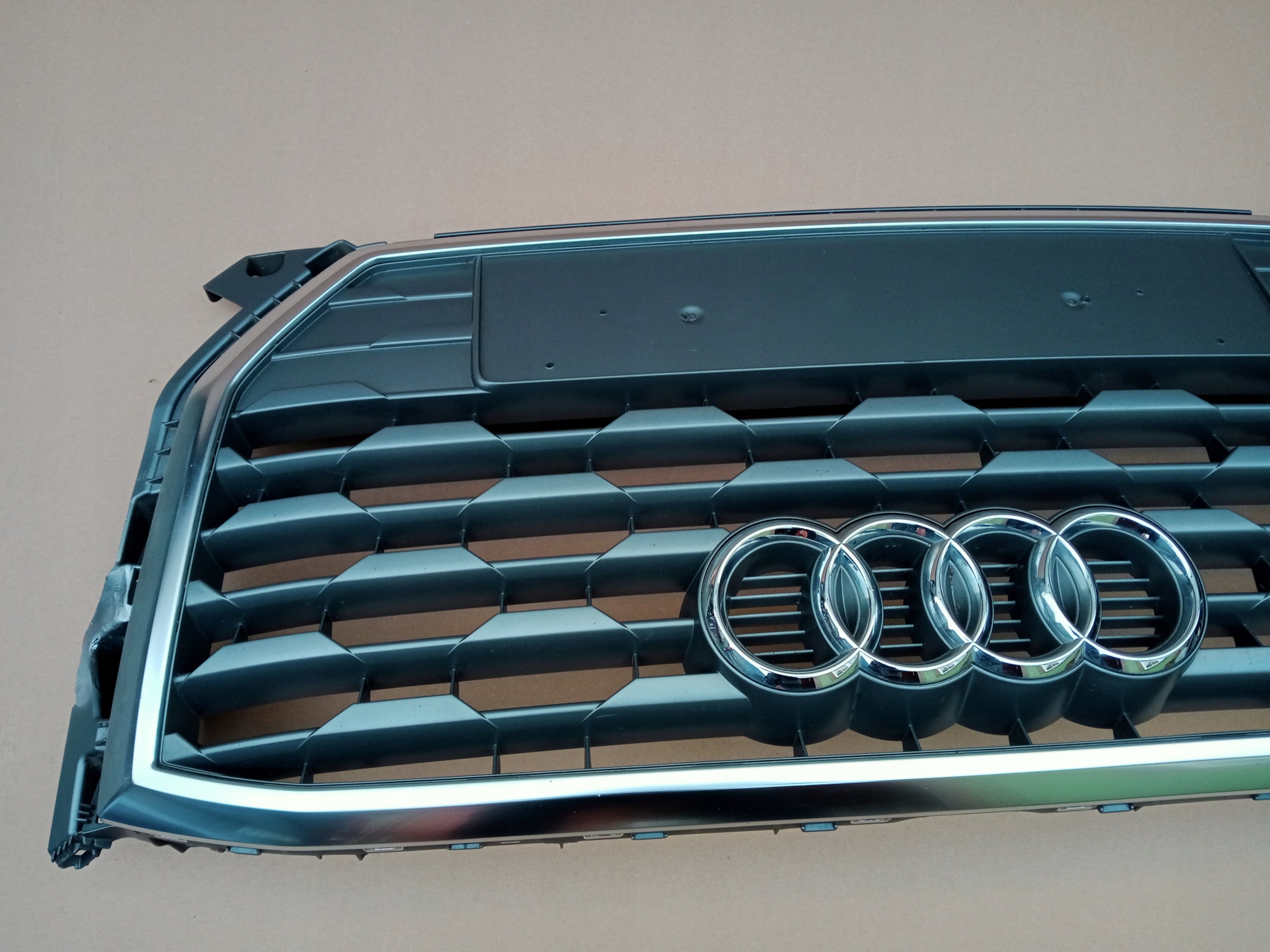 Kühlergrill Audi Q2 81A A8 FRONTGRILL 81A85365120 Kühlergitter