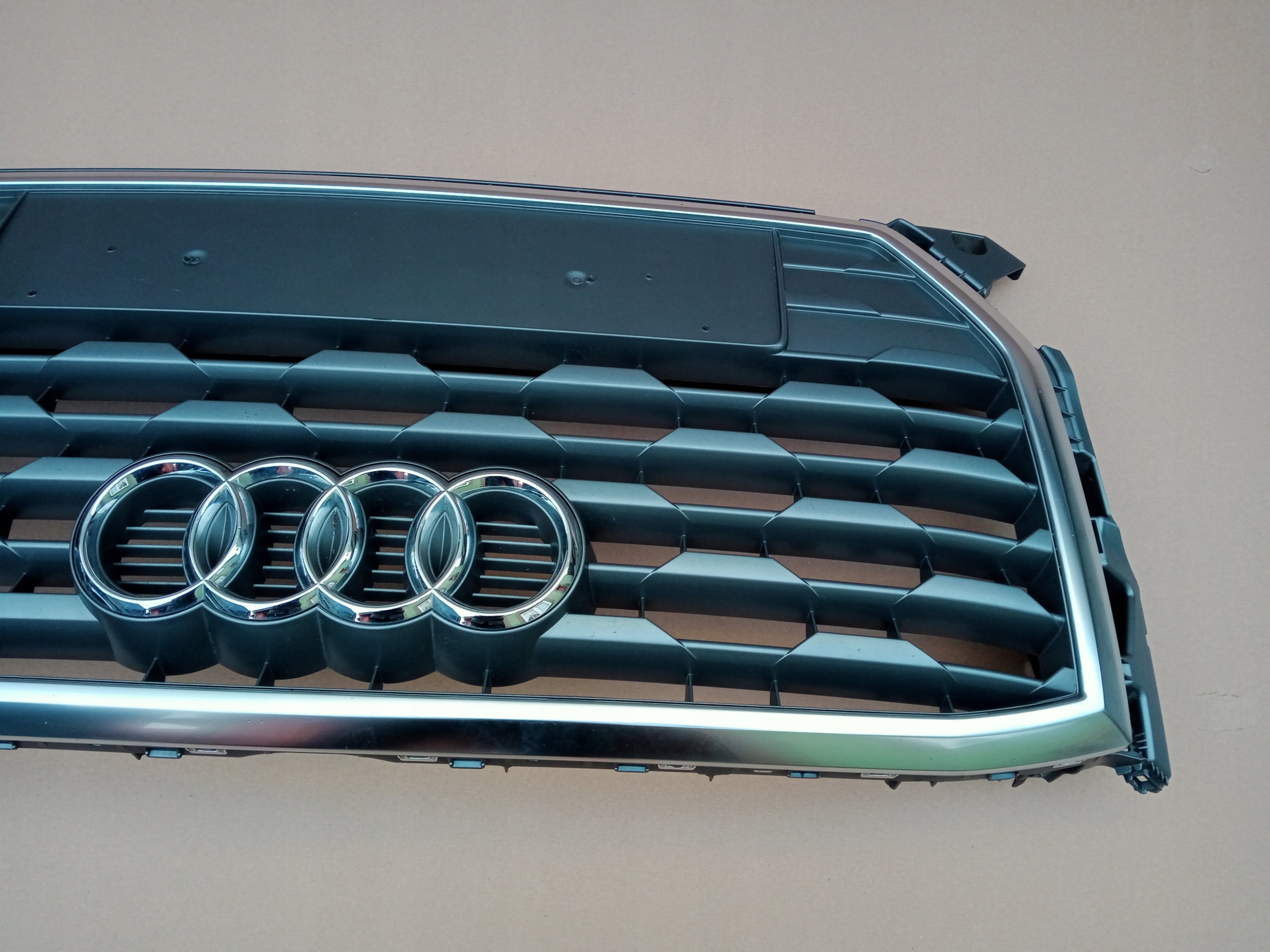 Kühlergrill Audi Q2 81A A8 FRONTGRILL 81A85365120 Kühlergitter