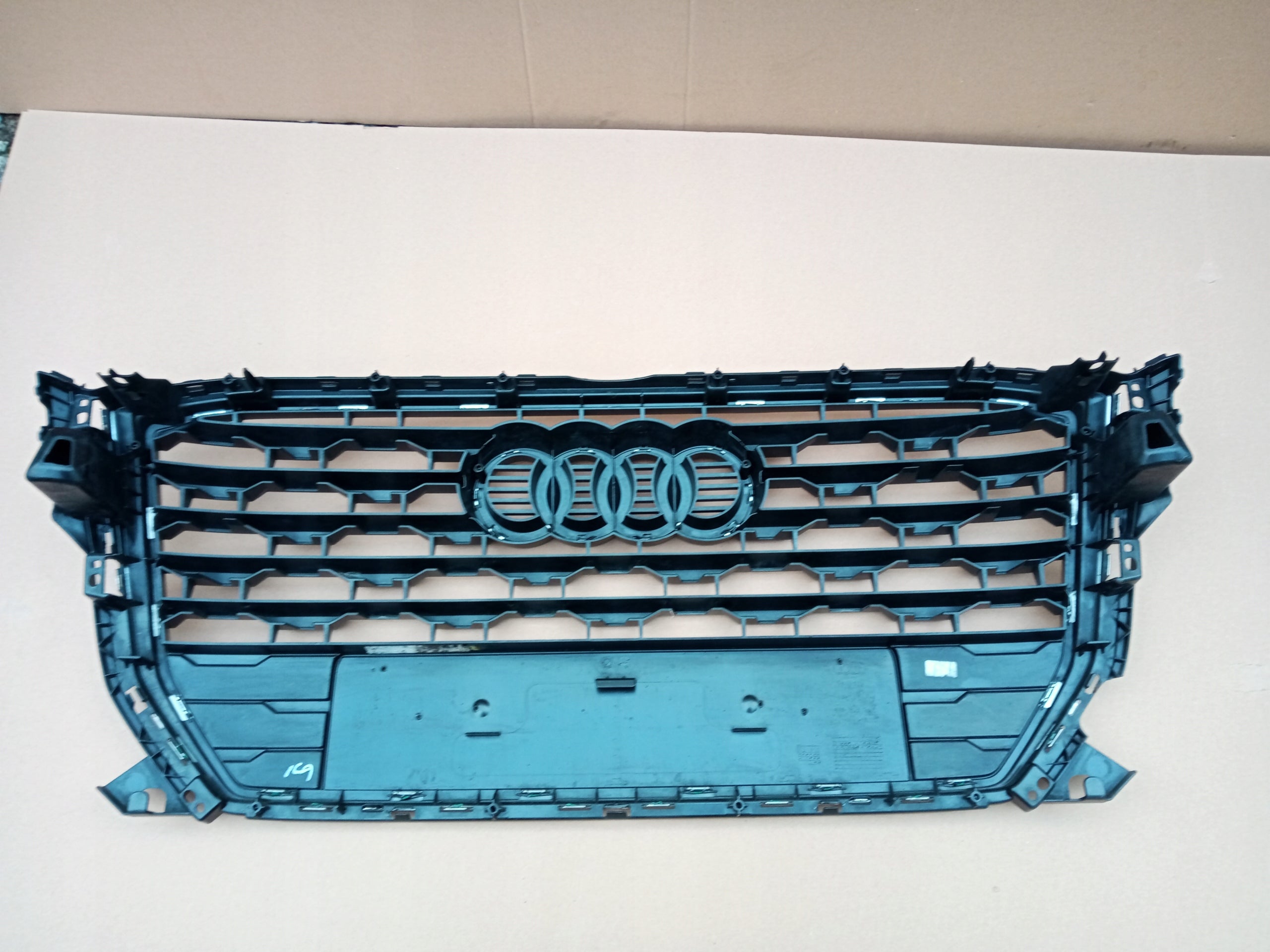 Kühlergrill Audi Q2 81A A8 FRONTGRILL 81A85365120 Kühlergitter