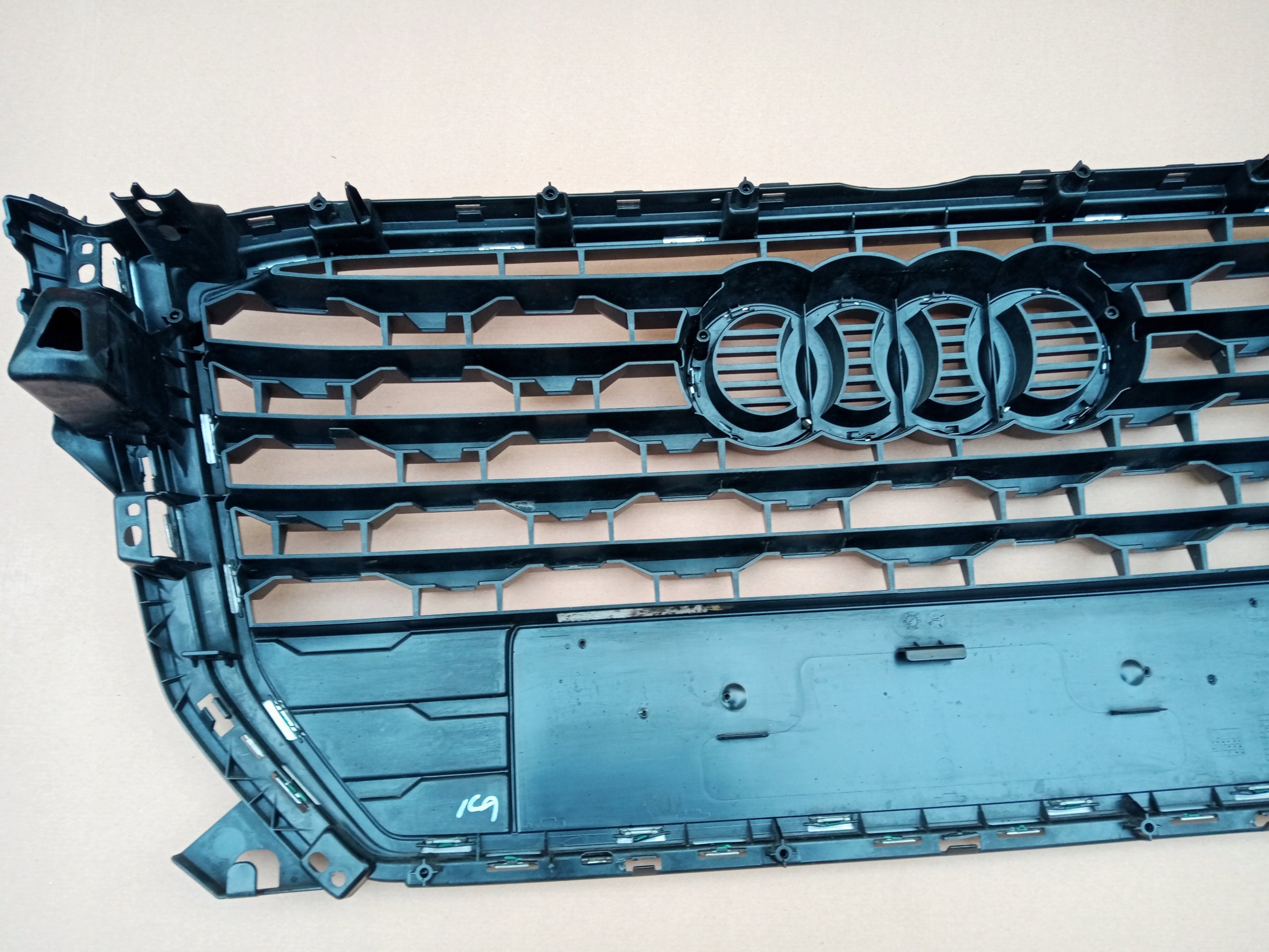 Kühlergrill Audi Q2 81A A8 FRONTGRILL 81A85365120 Kühlergitter