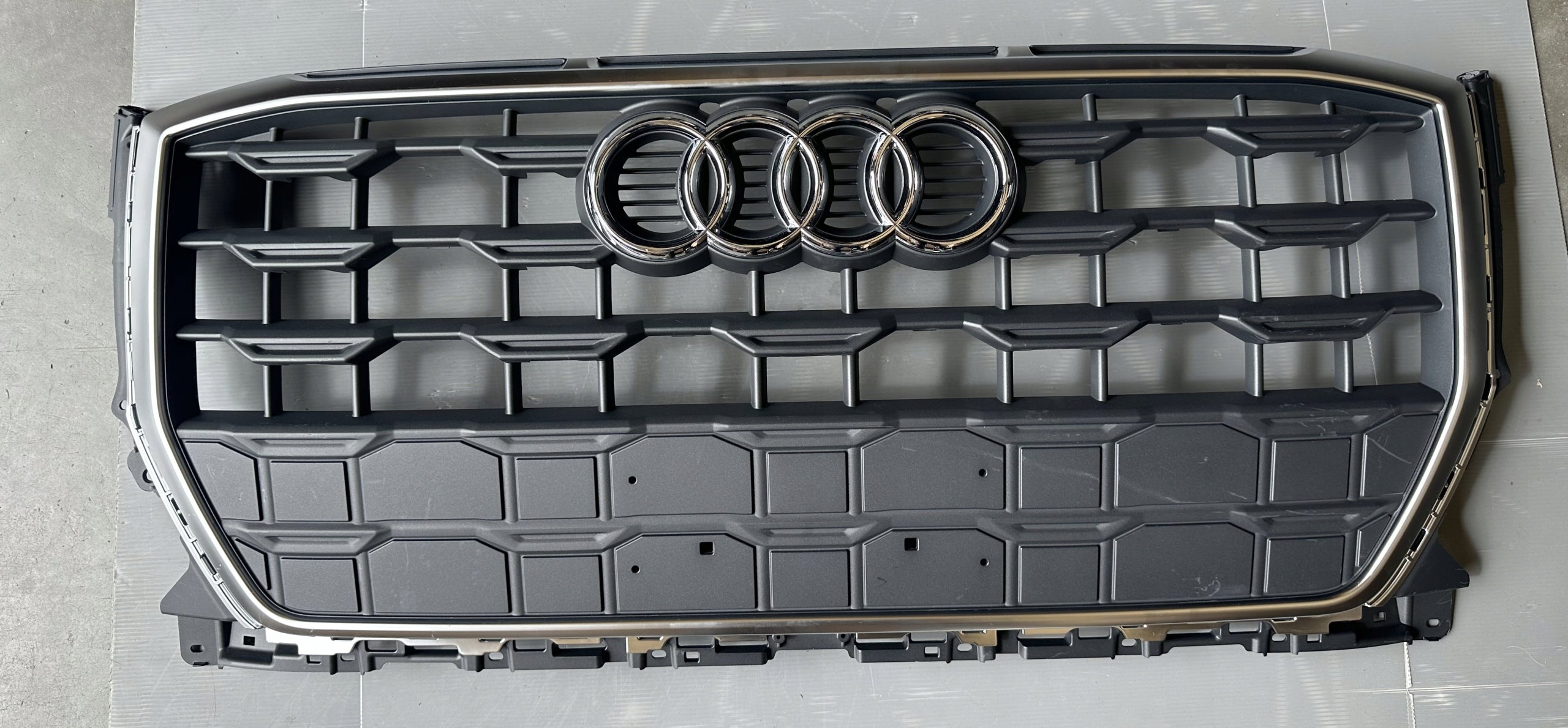 Kühlergrill Audi SQ2 A8 FRONTGRILL 81A853651HA Kühlergitter