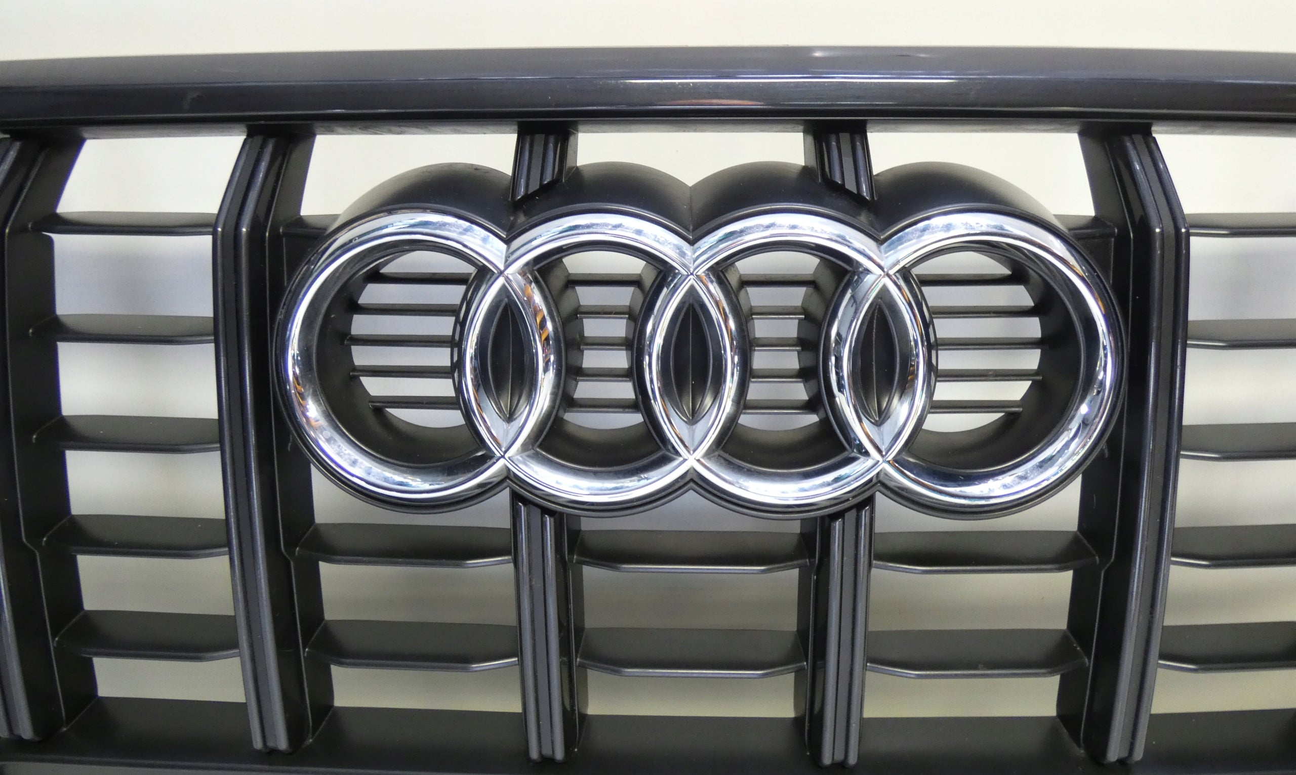 Kühlergrill Audi SQ2 A8 FRONTGRILL 81A853651CG Kühlergitter