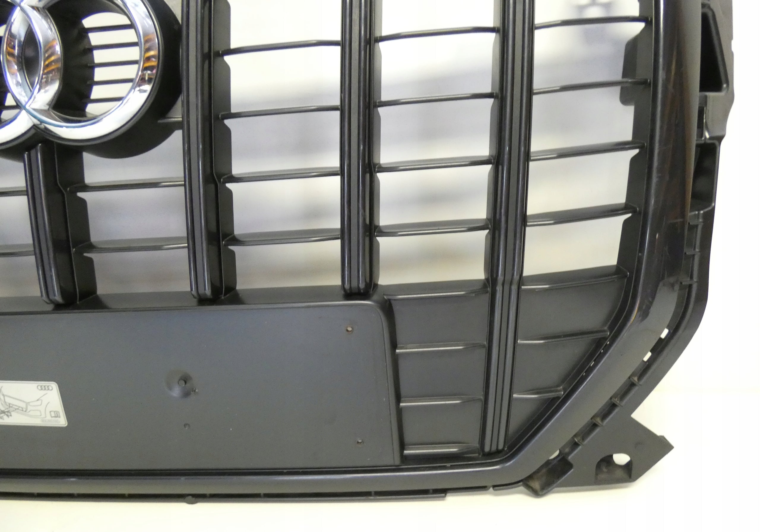 Kühlergrill Audi SQ2 A8 FRONTGRILL 81A853651CG Kühlergitter