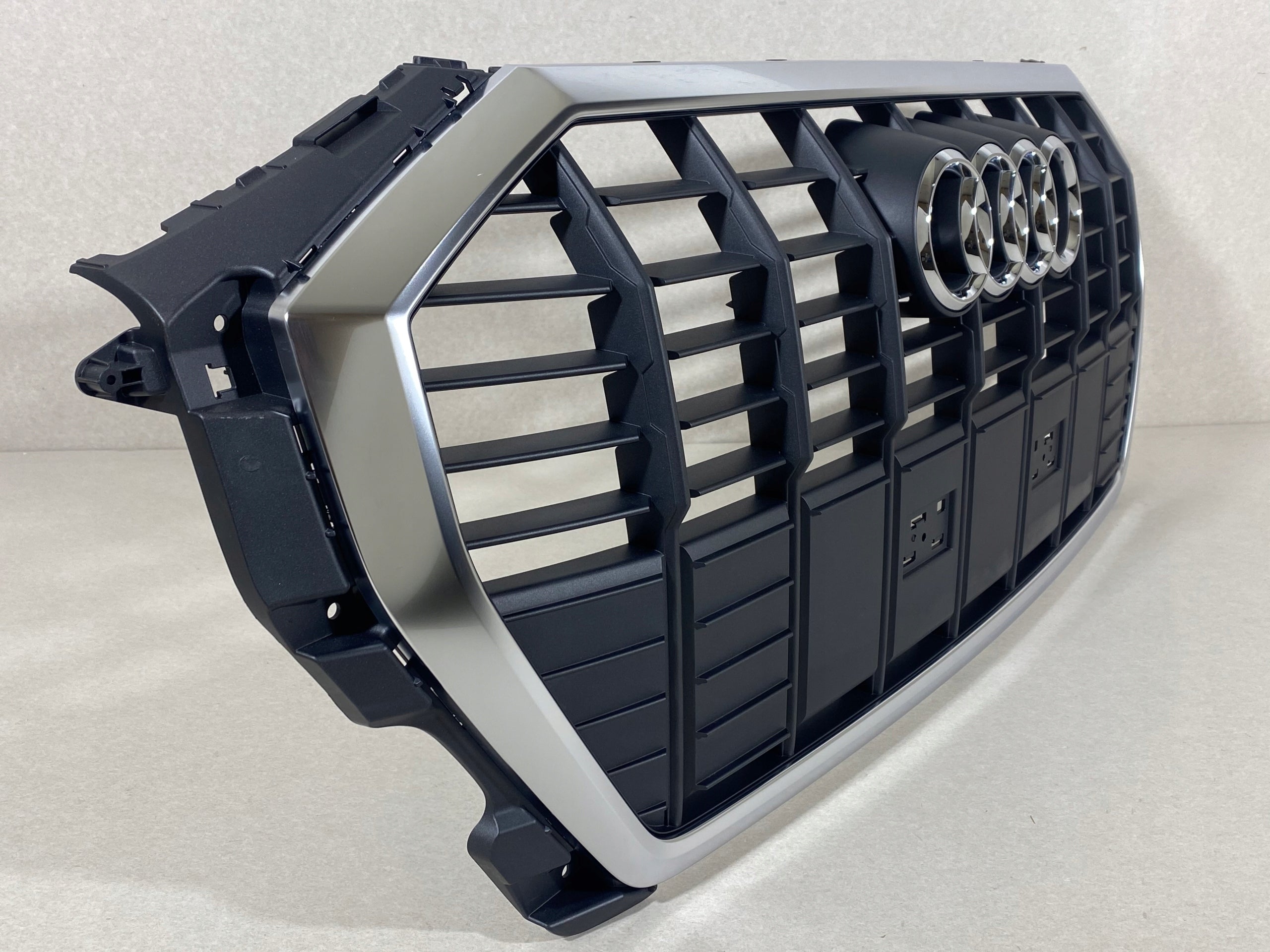 Kühlergrill Audi A8 Q3 83A FRONTGRILL 83A85365183 Kühlergitter