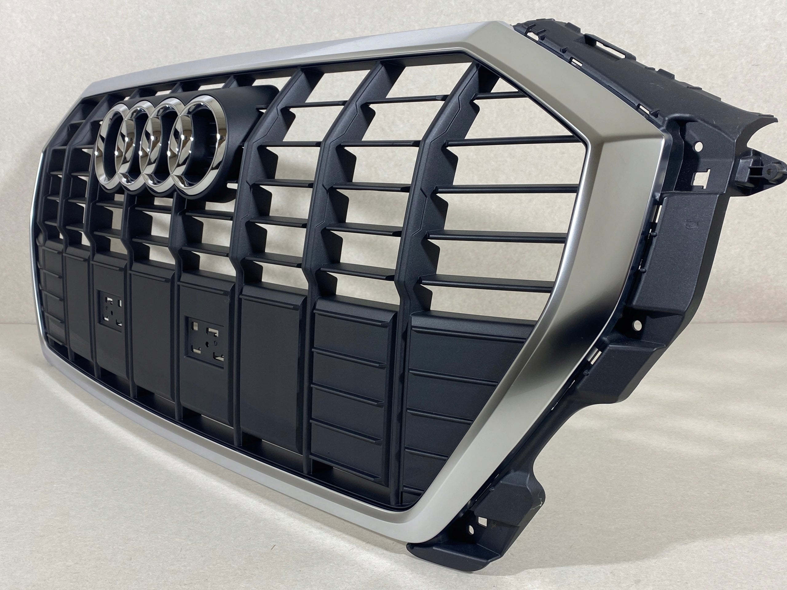 Kühlergrill Audi A8 Q3 83A FRONTGRILL 83A85365183 Kühlergitter