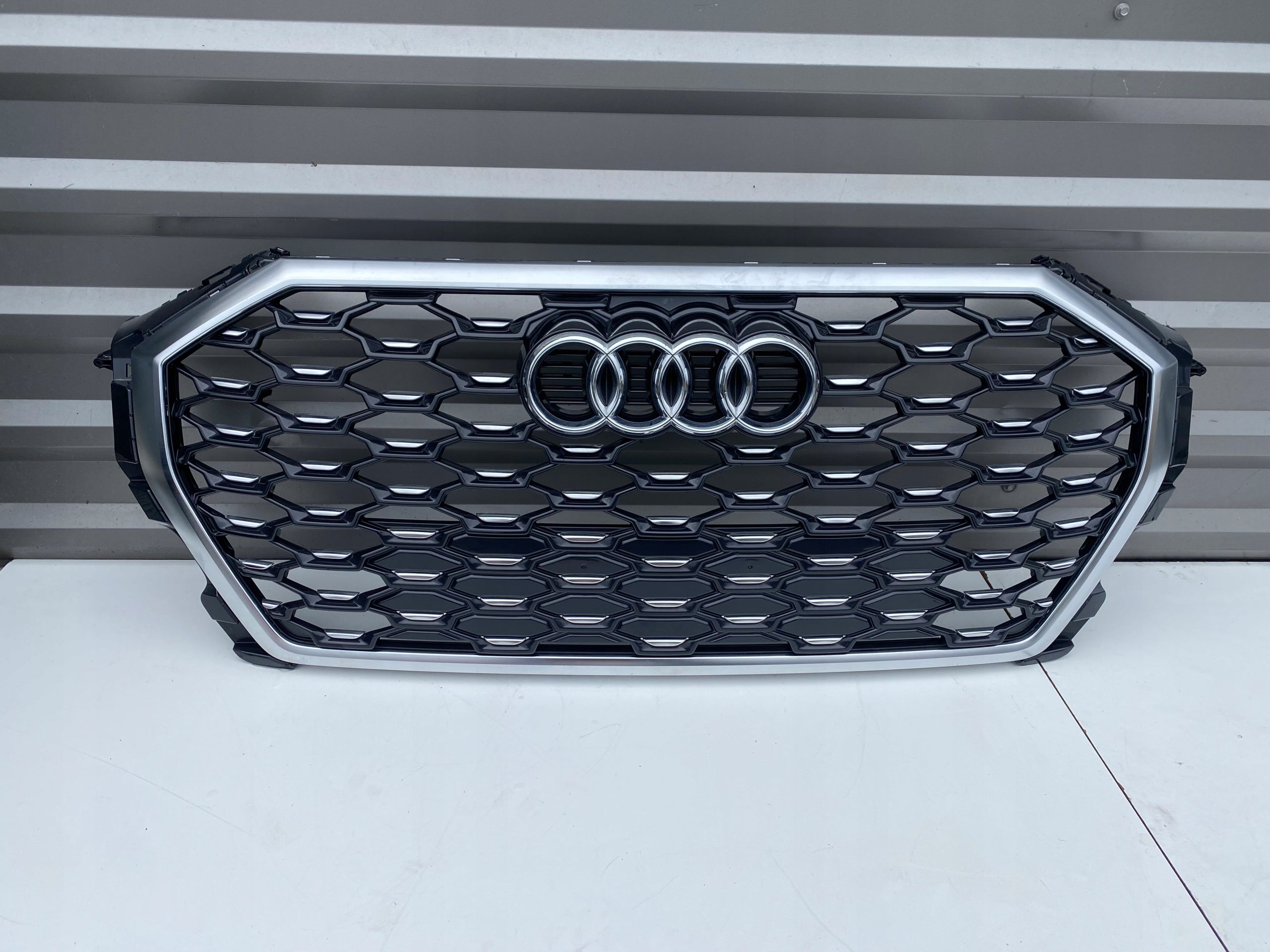  Kühlergrill Audi A8 Q3 83A FRONTGRILL 83A853651 Kühlergitter product image