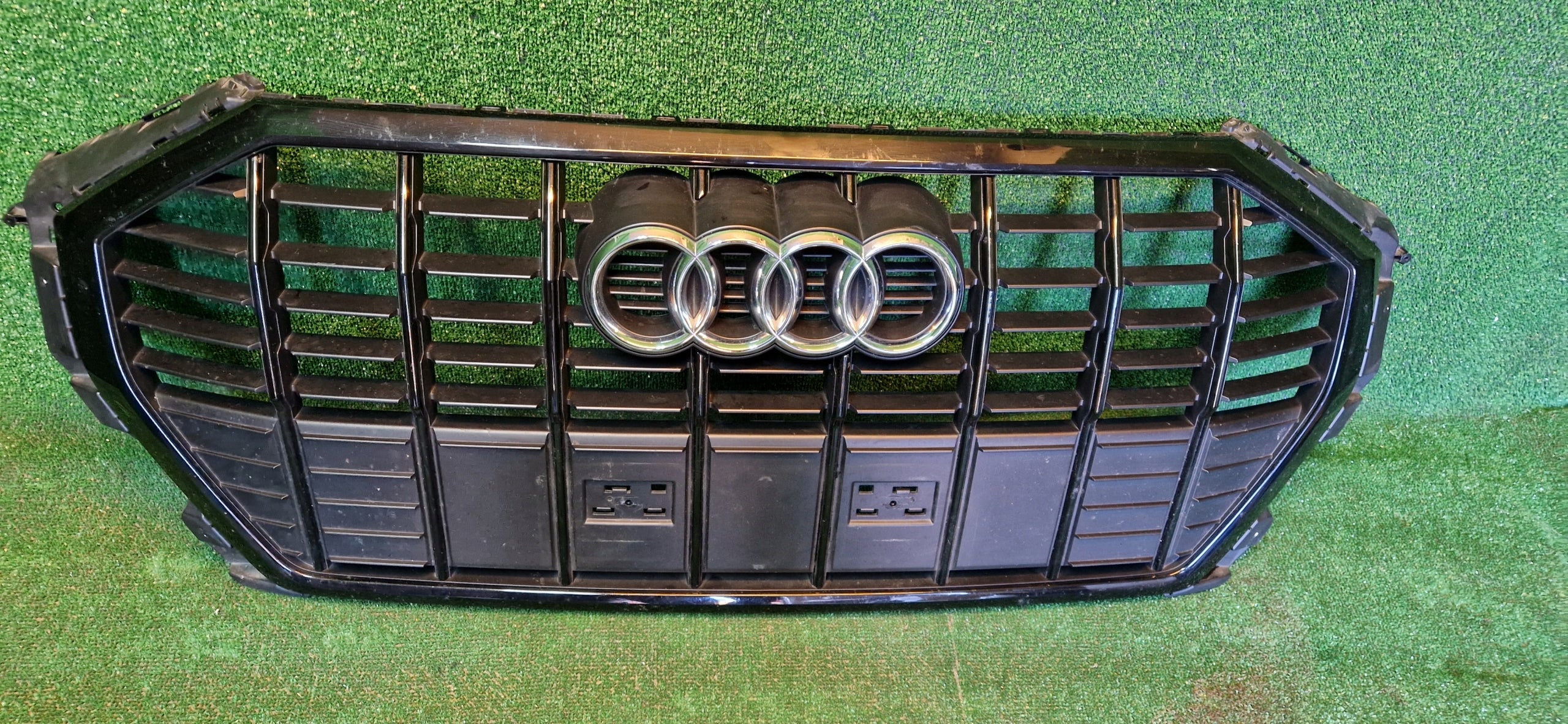 Kühlergrill Audi A8 Q3 83A FRONTGRILL 83A853651AT Kühlergitter