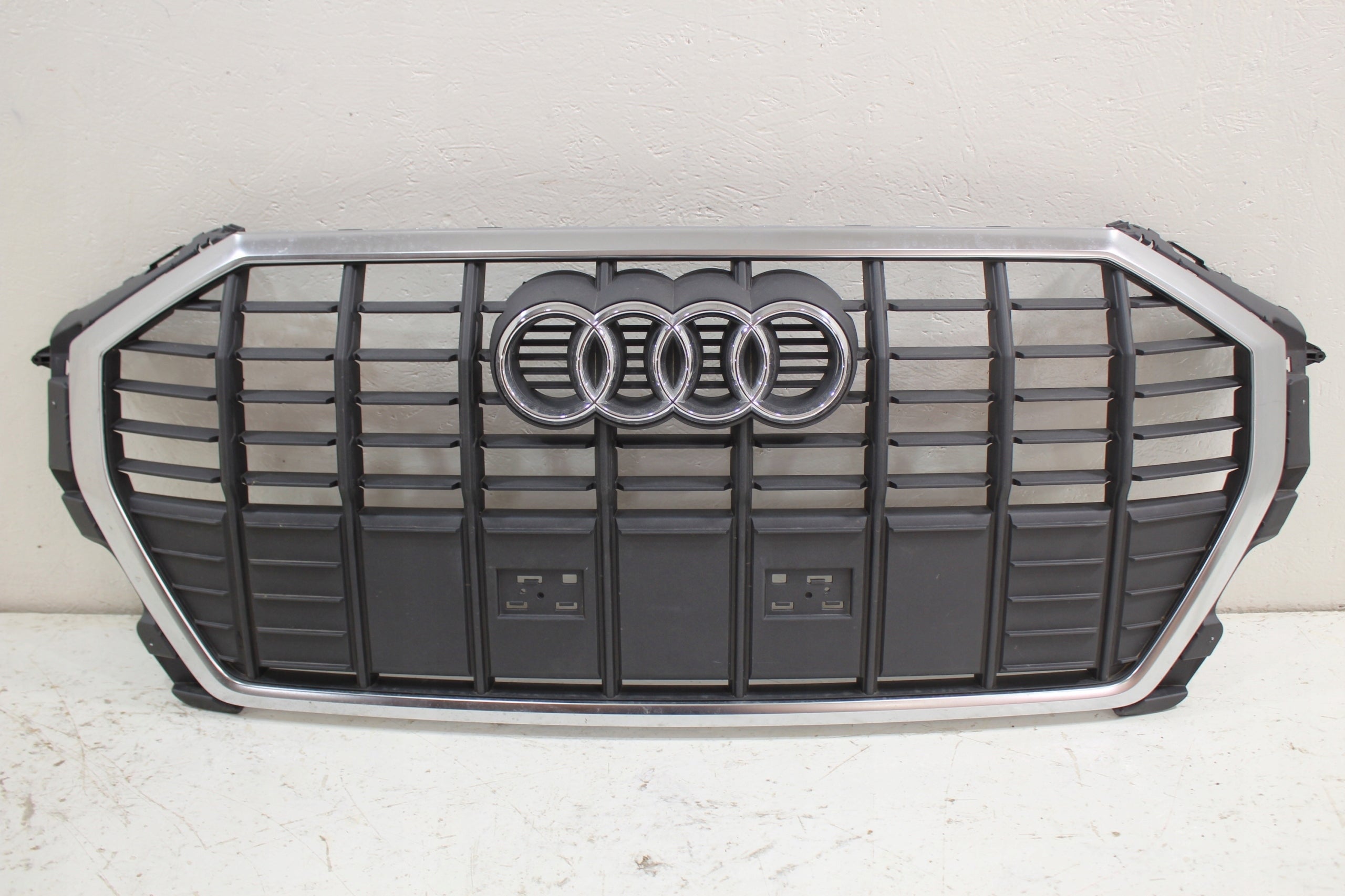 Kühlergrill Audi A8 Q3 FRONTGRILL 83A853651 Kühlergitter