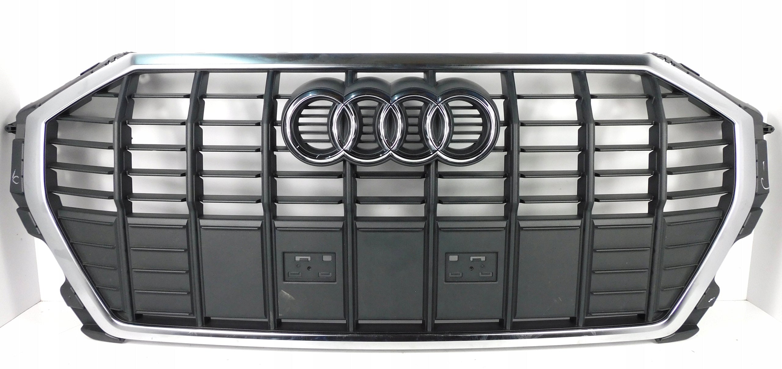 Kühlergrill Audi Q3 83A A8 FRONTGRILL 83A853651AA Kühlergitter