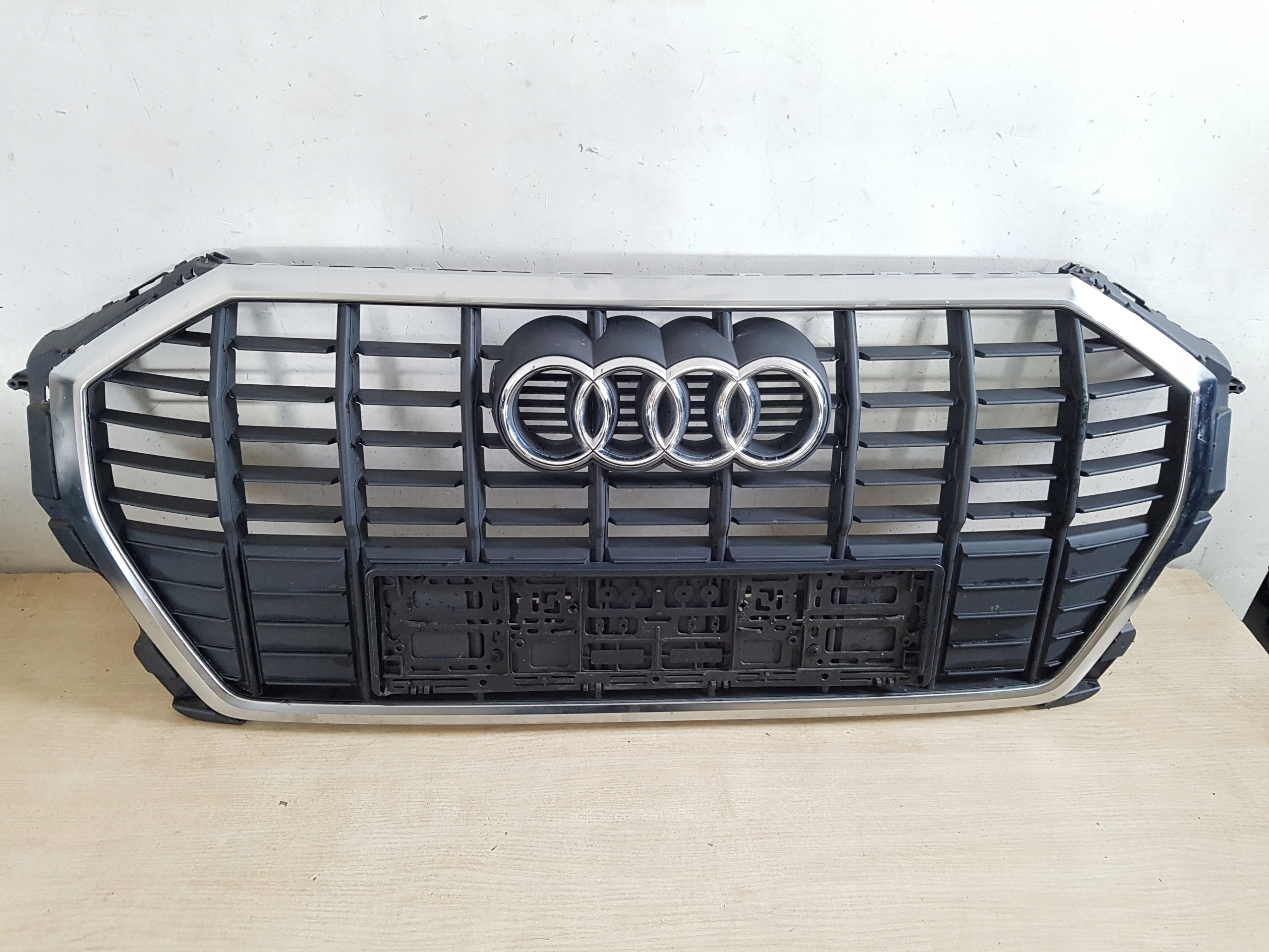 Kühlergrill Audi A8 Q3 FRONTGRILL 83A853651A Kühlergitter