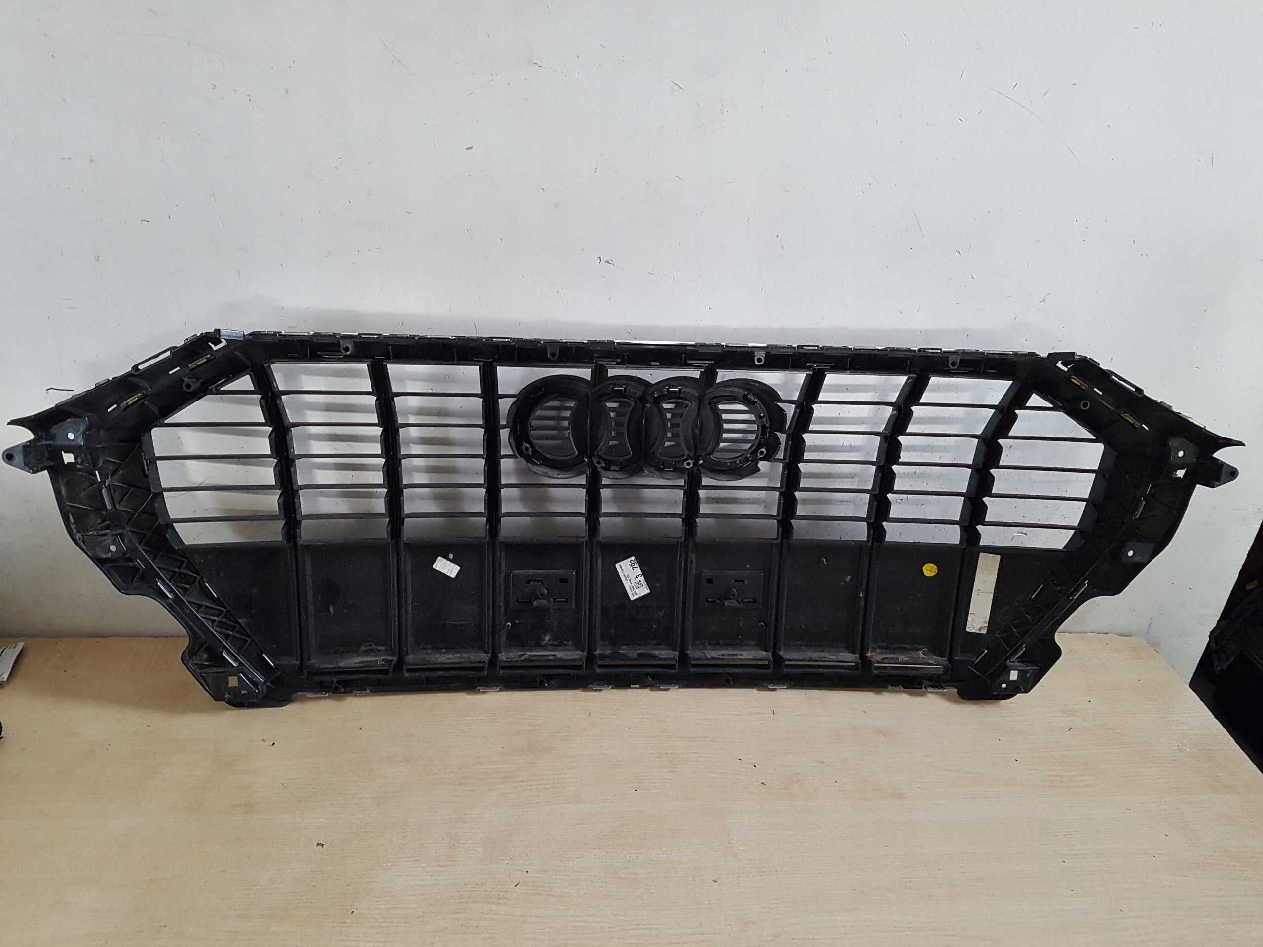 Kühlergrill Audi A8 Q3 FRONTGRILL 83A853651A Kühlergitter