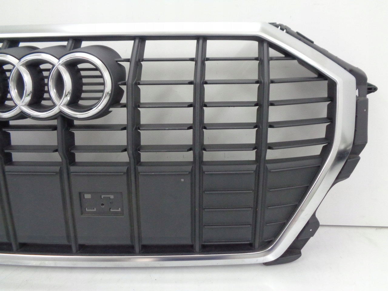 Kühlergrill Audi A8 Q3 FRONTGRILL 83A853651A Kühlergitter