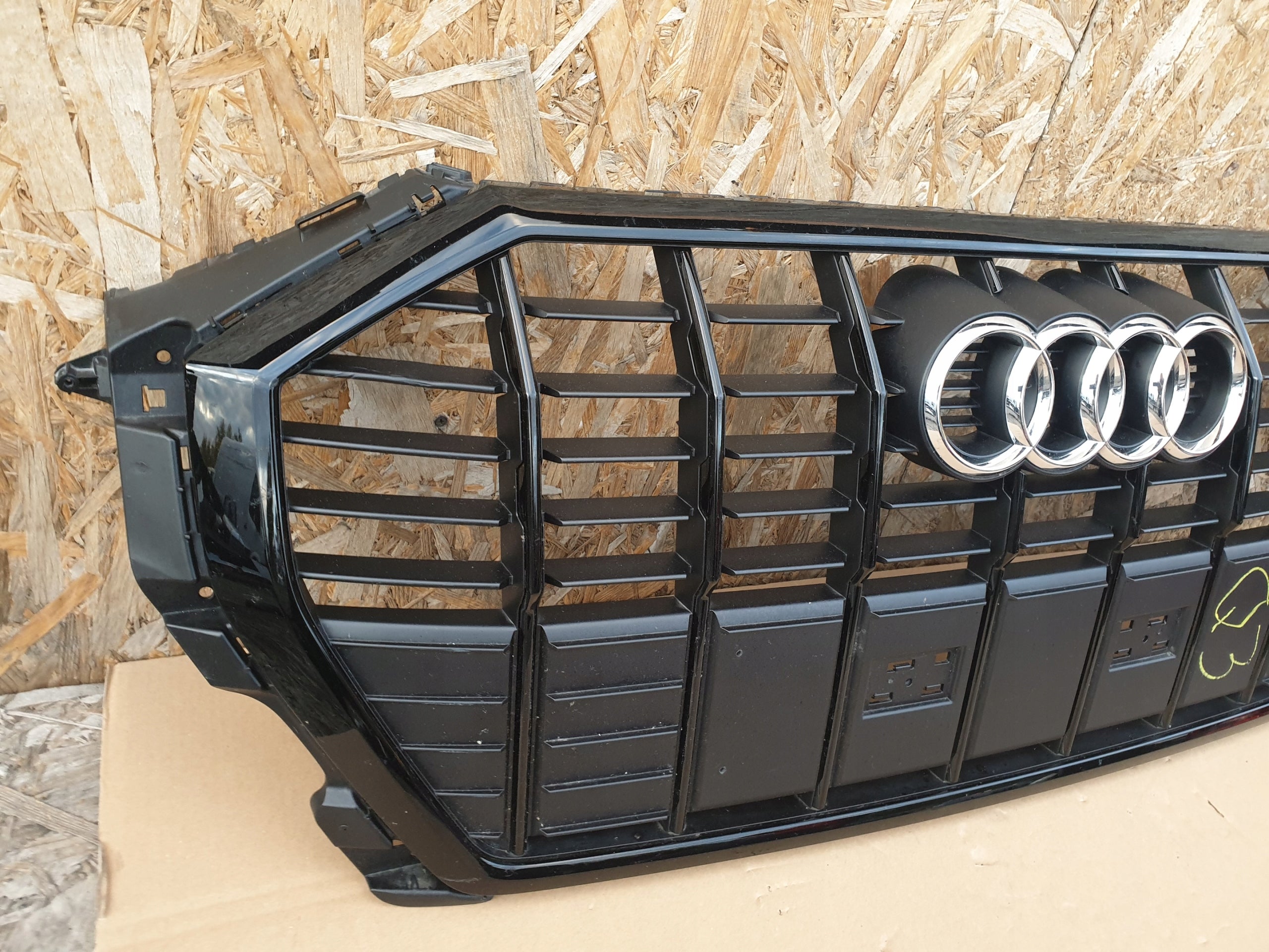 Kühlergrill Audi A8 Q3 FRONTGRILL 83A853651Bg Kühlergitter