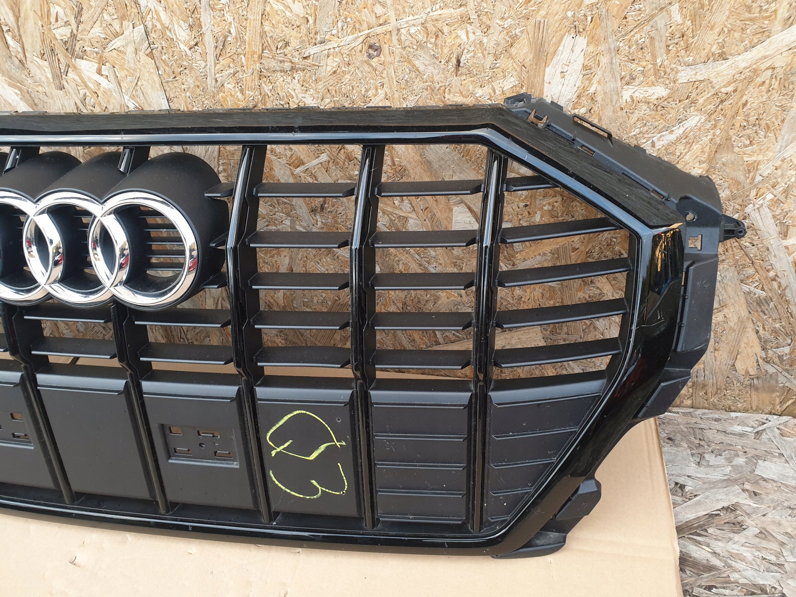 Kühlergrill Audi A8 Q3 FRONTGRILL 83A853651Bg Kühlergitter