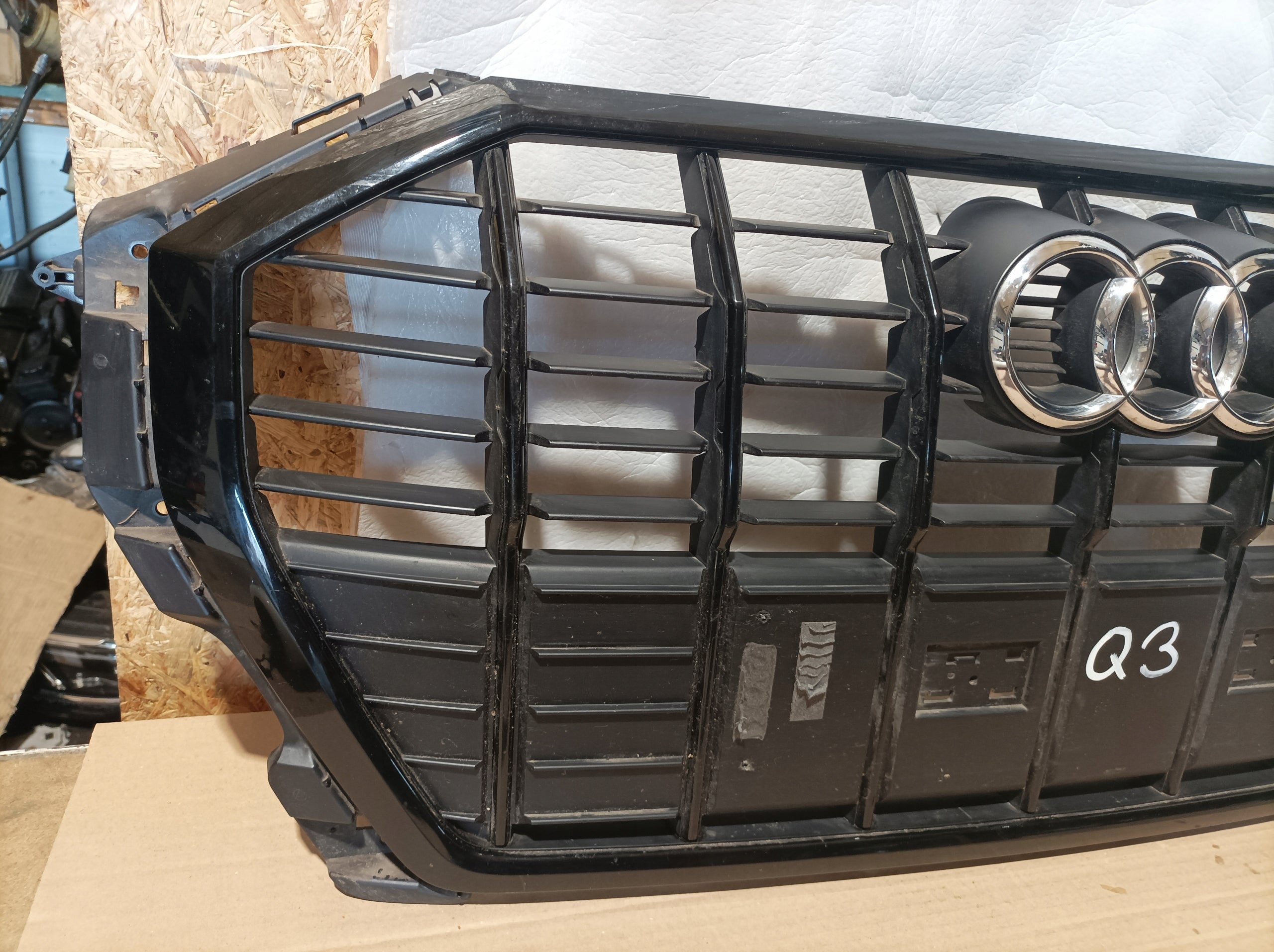 Kühlergrill Audi A8 Q3 FRONTGRILL 83A853651C Kühlergitter