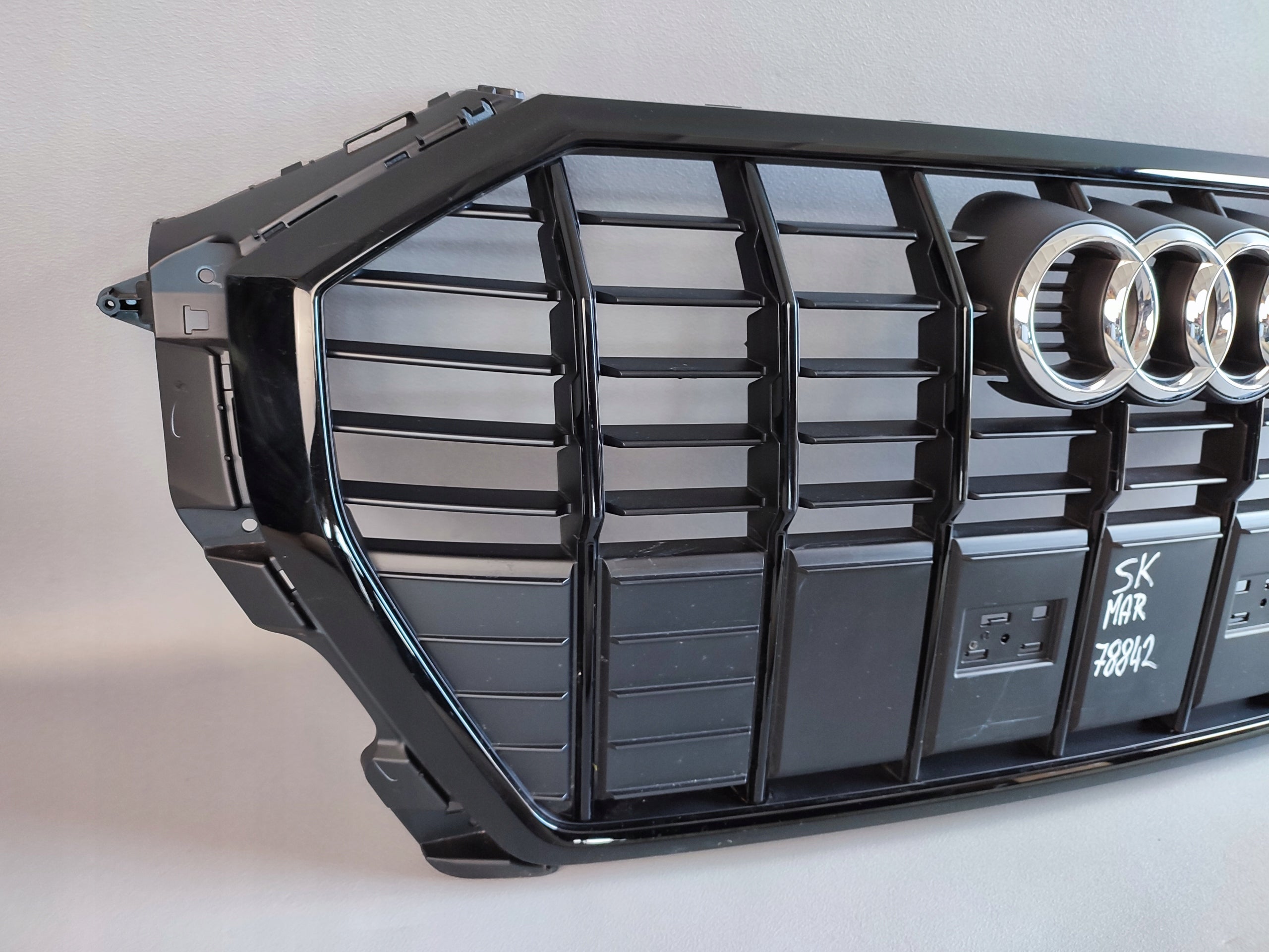 Kühlergrill Audi Q3 SQ3 A8 Q3 83A FRONTGRILL 83A853651E Kühlergitter