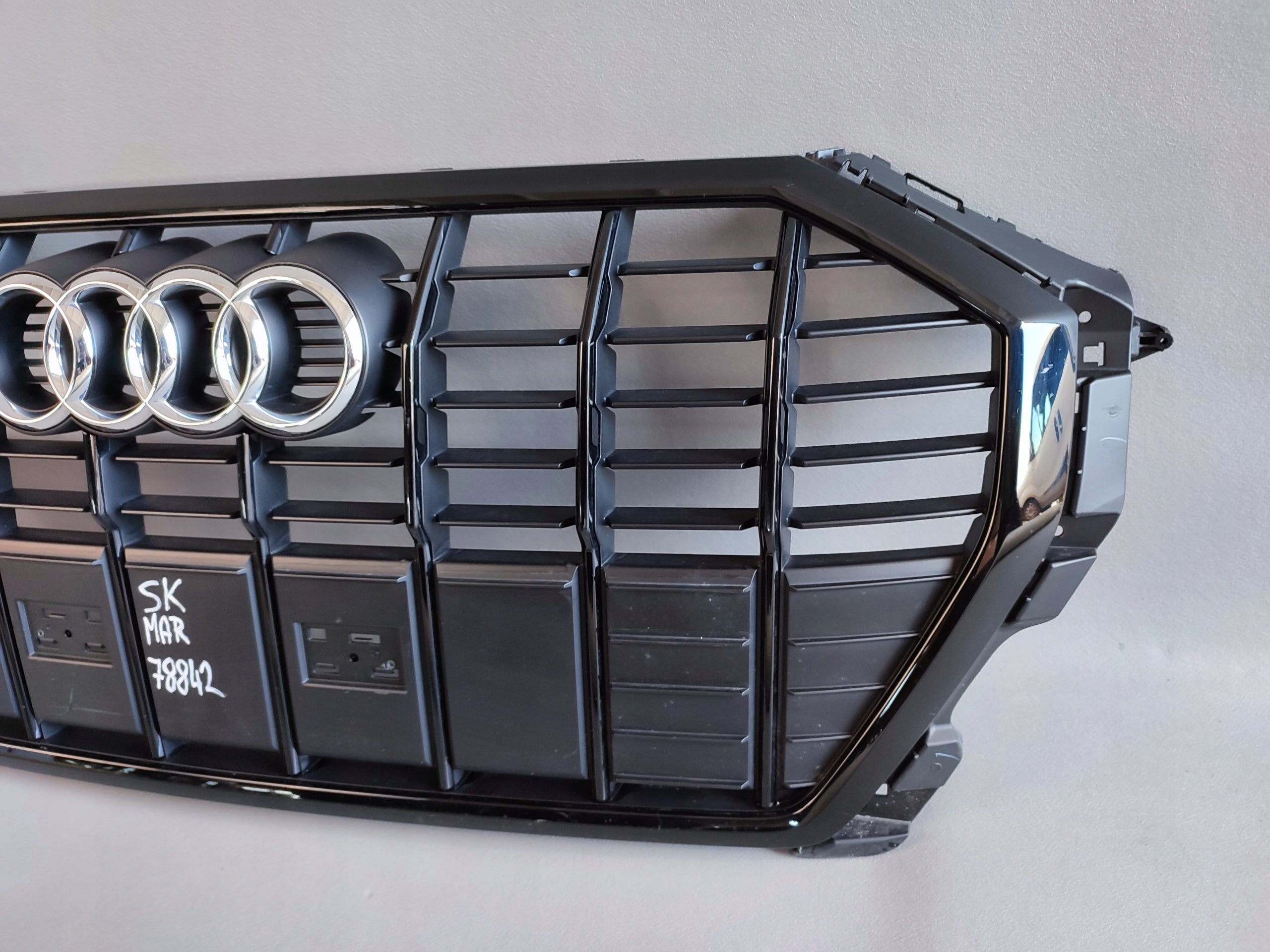 Kühlergrill Audi Q3 SQ3 A8 Q3 83A FRONTGRILL 83A853651E Kühlergitter