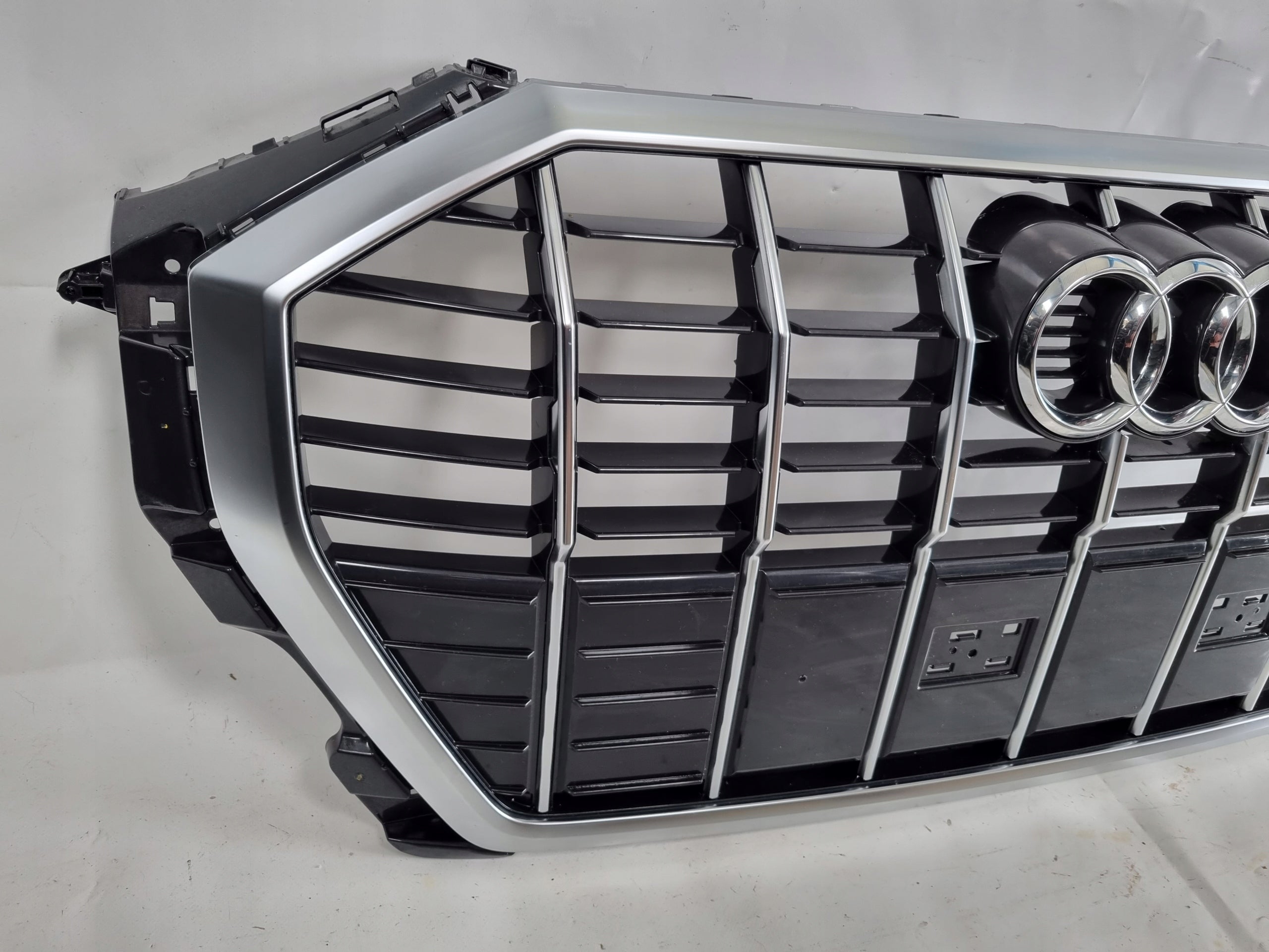 Kühlergrill Audi A8 Q3 83A FRONTGRILL 83A853651E Kühlergitter