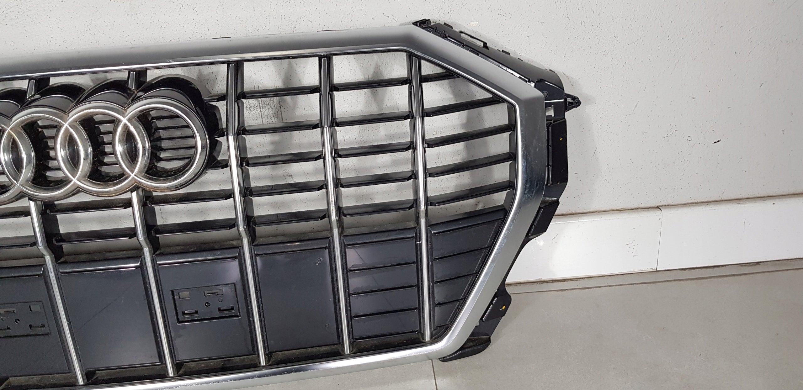 Kühlergrill Audi A8 Q3 83A FRONTGRILL 83A853651E Kühlergitter