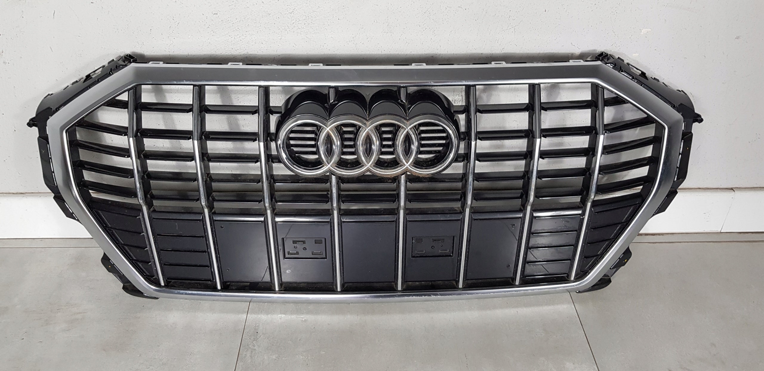 Kühlergrill Audi A8 Q3 83A FRONTGRILL 83A853651E Kühlergitter