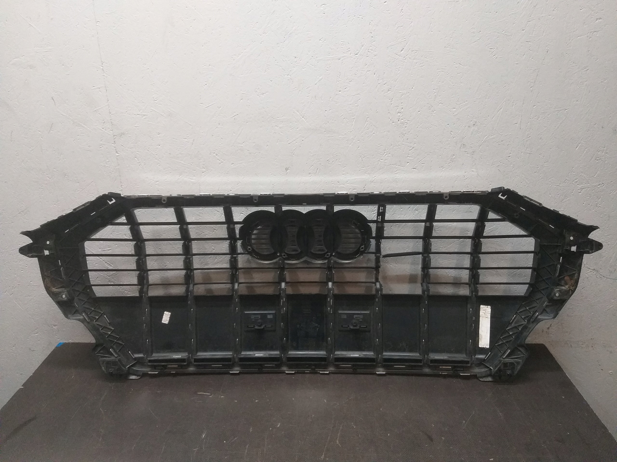 Kühlergrill Audi A8 Q3 83A FRONTGRILL 83A853651E Kühlergitter