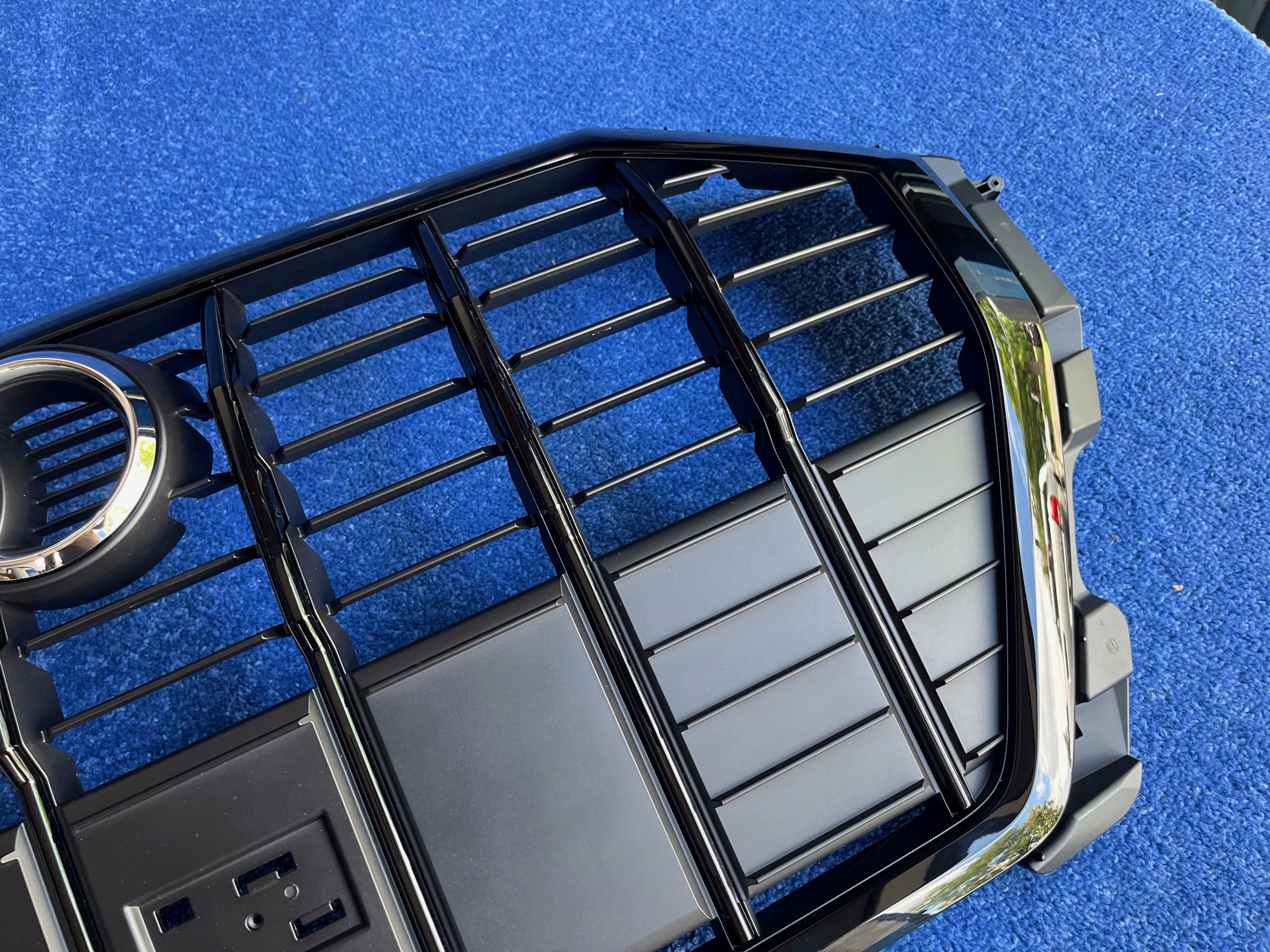 Kühlergrill Audi Q3 83A A8 FRONTGRILL 83A853651F Kühlergitter