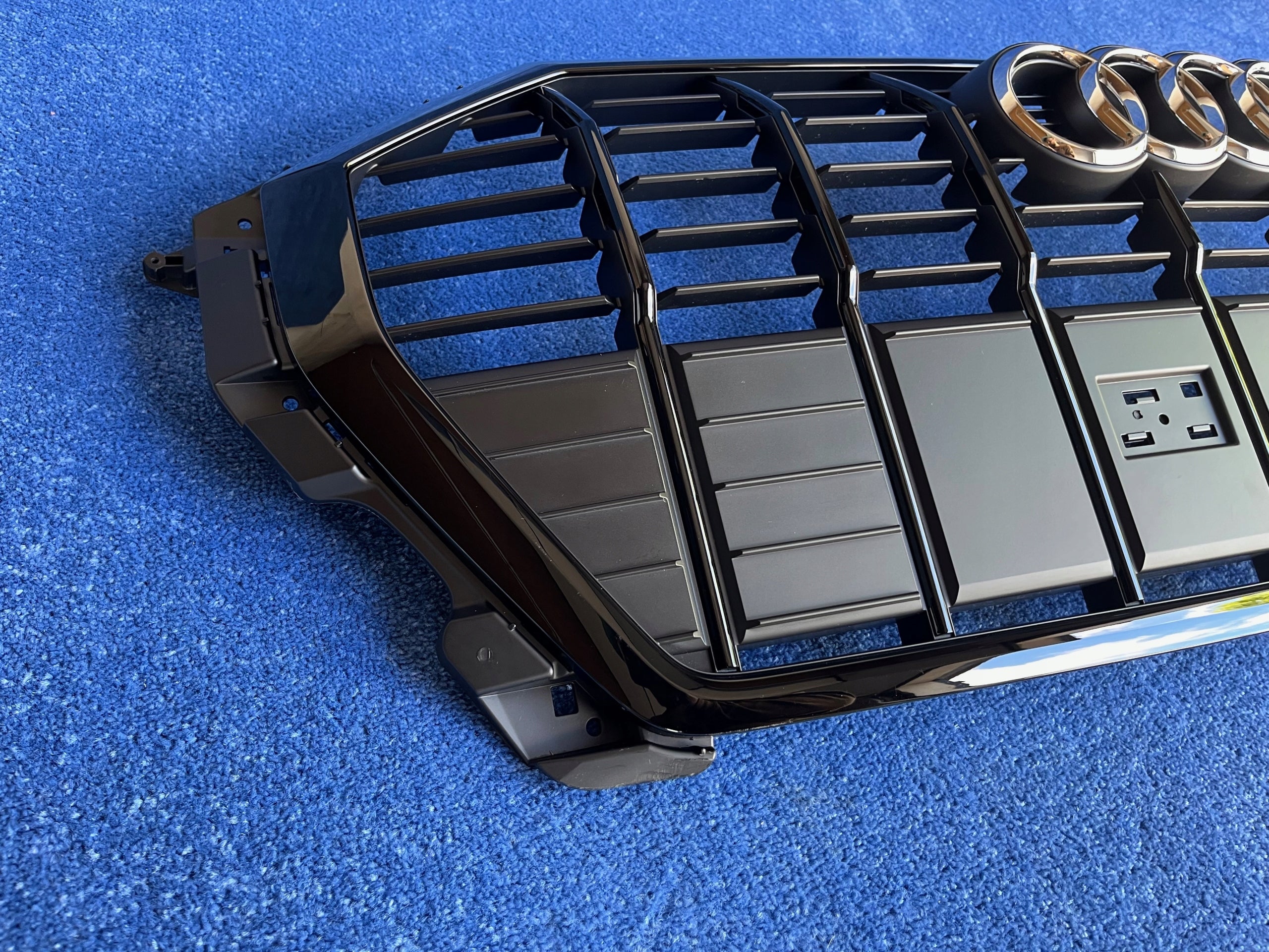 Kühlergrill Audi Q3 83A A8 FRONTGRILL 83A853651F Kühlergitter