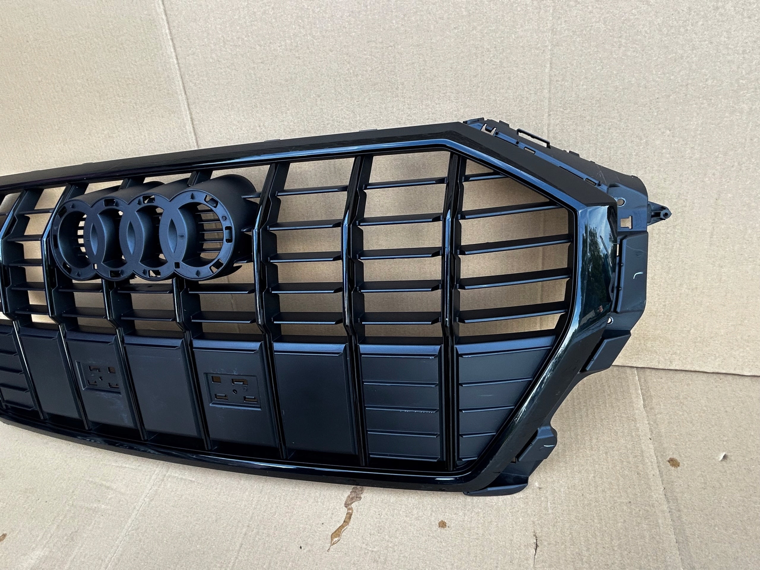 Kühlergrill Audi A8 Q3 83A FRONTGRILL 83A853651F Kühlergitter