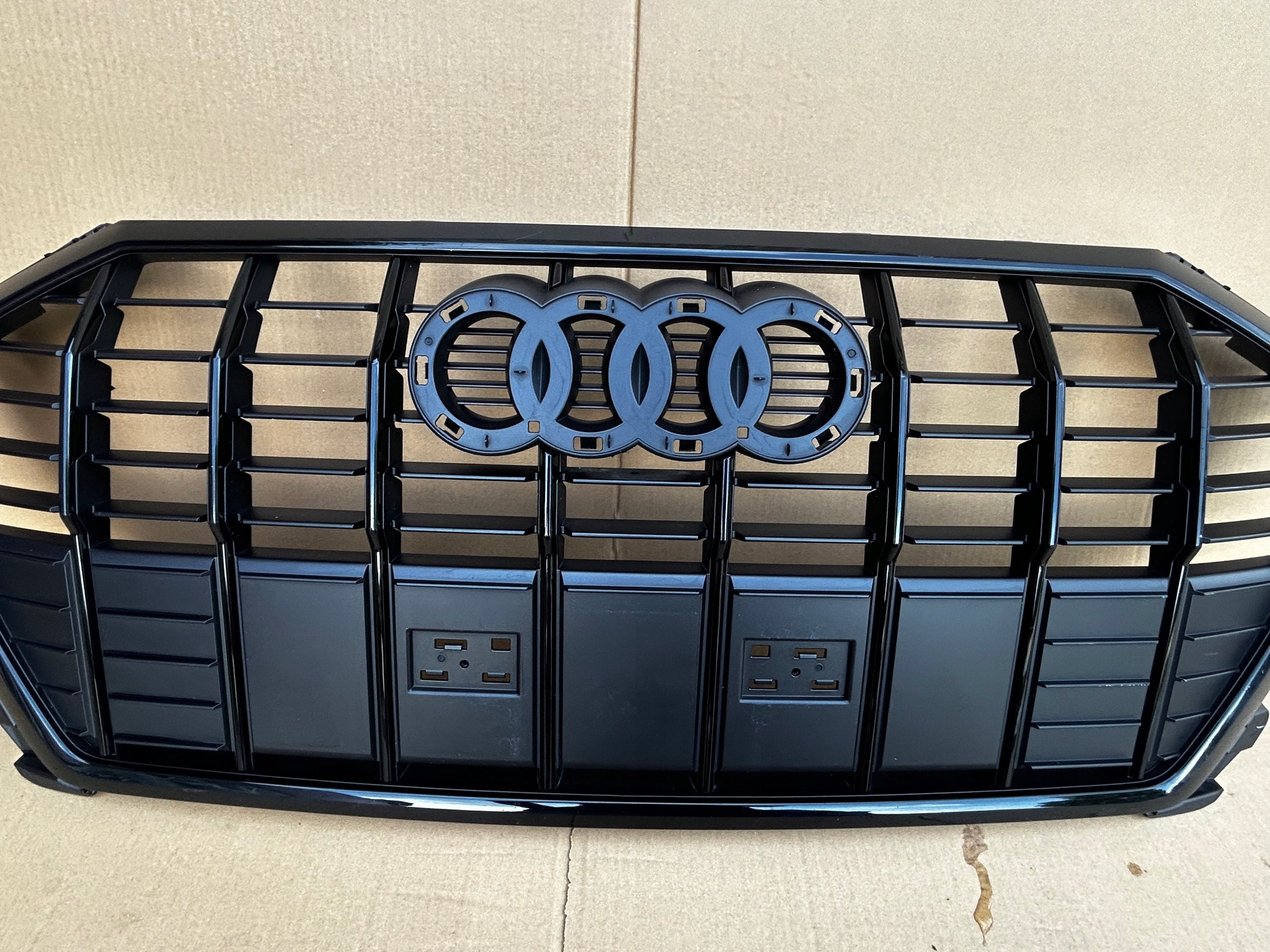 Kühlergrill Audi A8 Q3 83A FRONTGRILL 83A853651F Kühlergitter