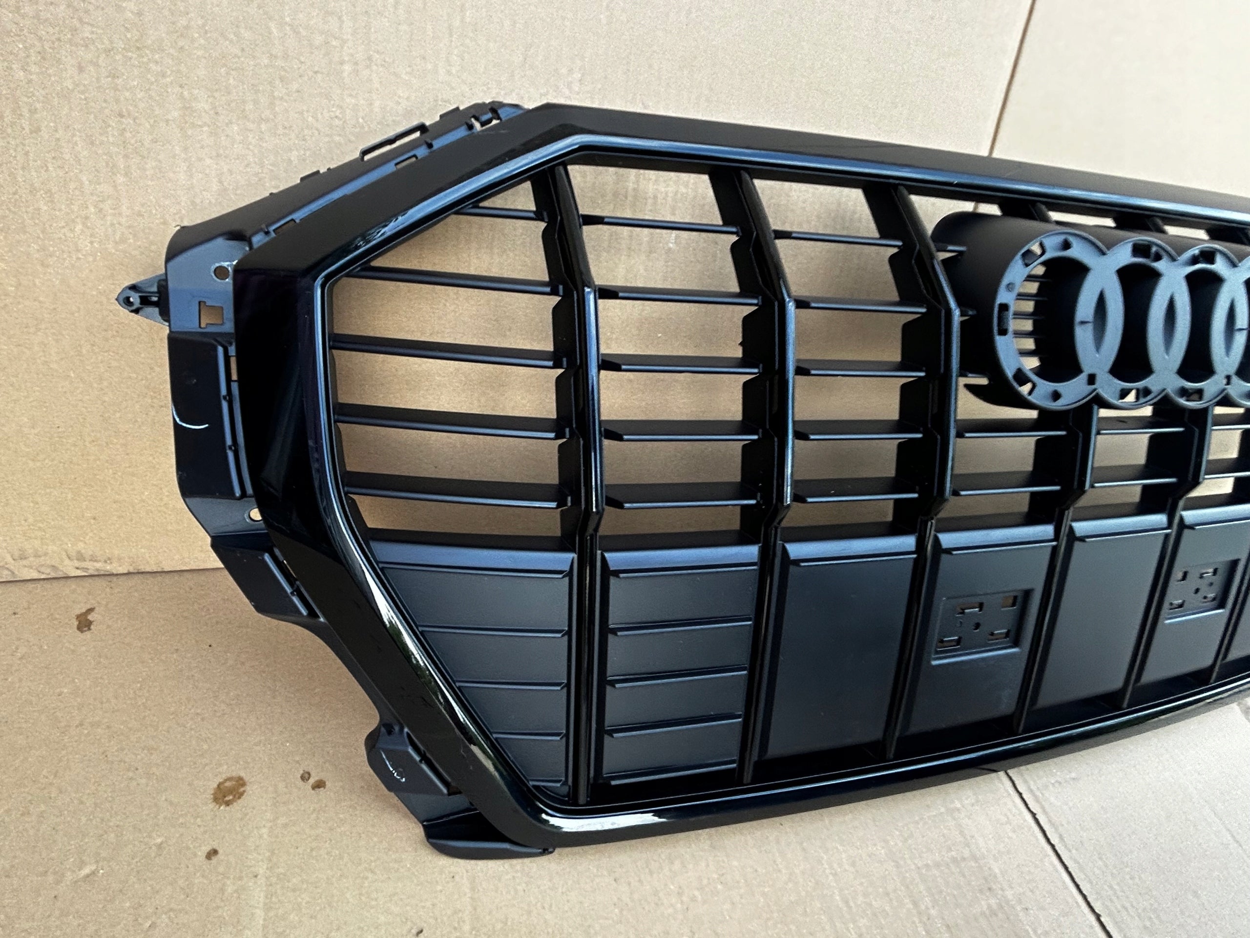 Kühlergrill Audi A8 Q3 83A FRONTGRILL 83A853651F Kühlergitter