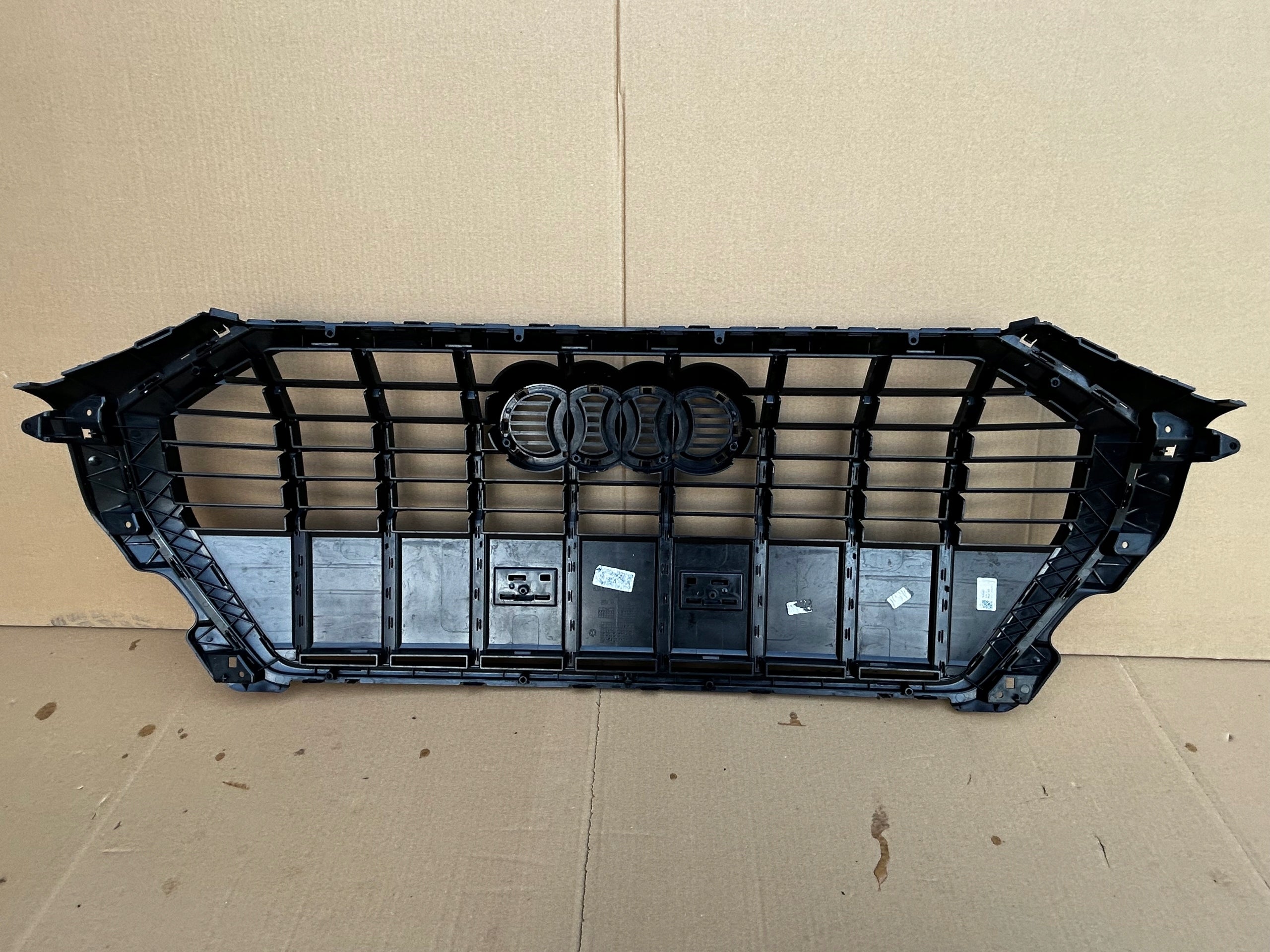 Kühlergrill Audi A8 Q3 83A FRONTGRILL 83A853651F Kühlergitter