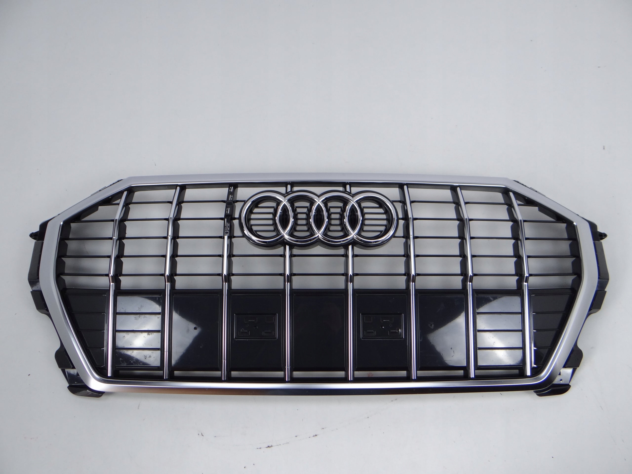  Grille de radiateur Audi A8 Q3 83A GRILLE AVANT 83A853651C Grille de radiateur  product image