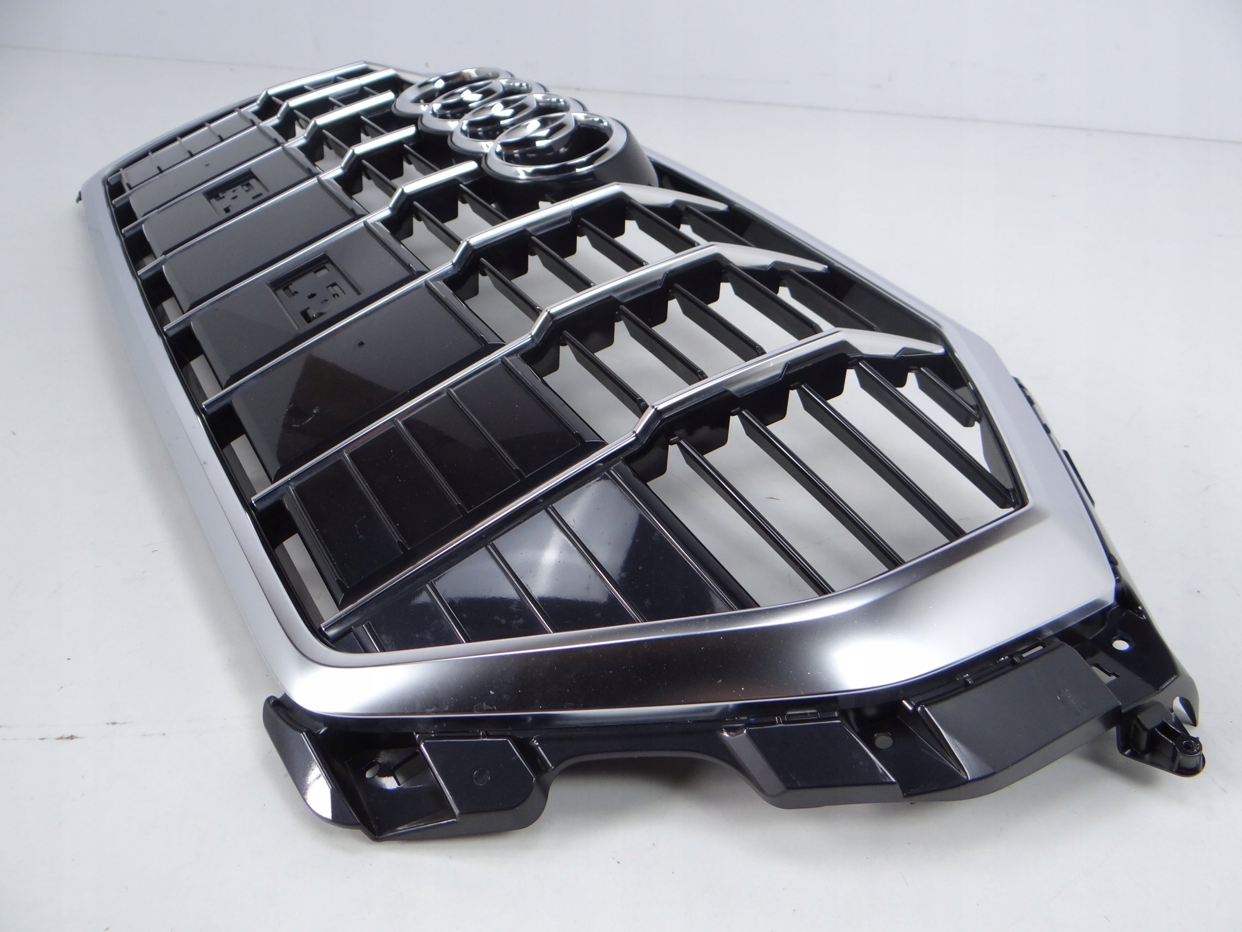 Kühlergrill Audi A8 Q3 83A FRONTGRILL 83A853651C Kühlergitter