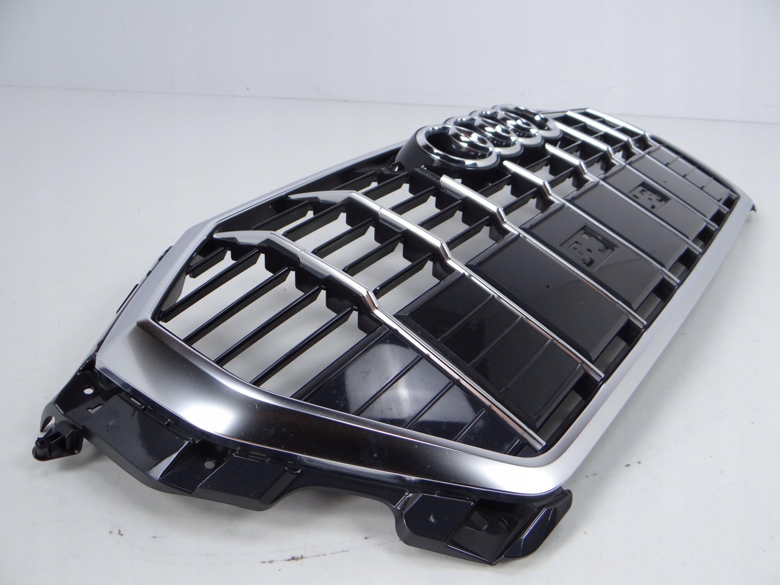 Kühlergrill Audi A8 Q3 83A FRONTGRILL 83A853651C Kühlergitter